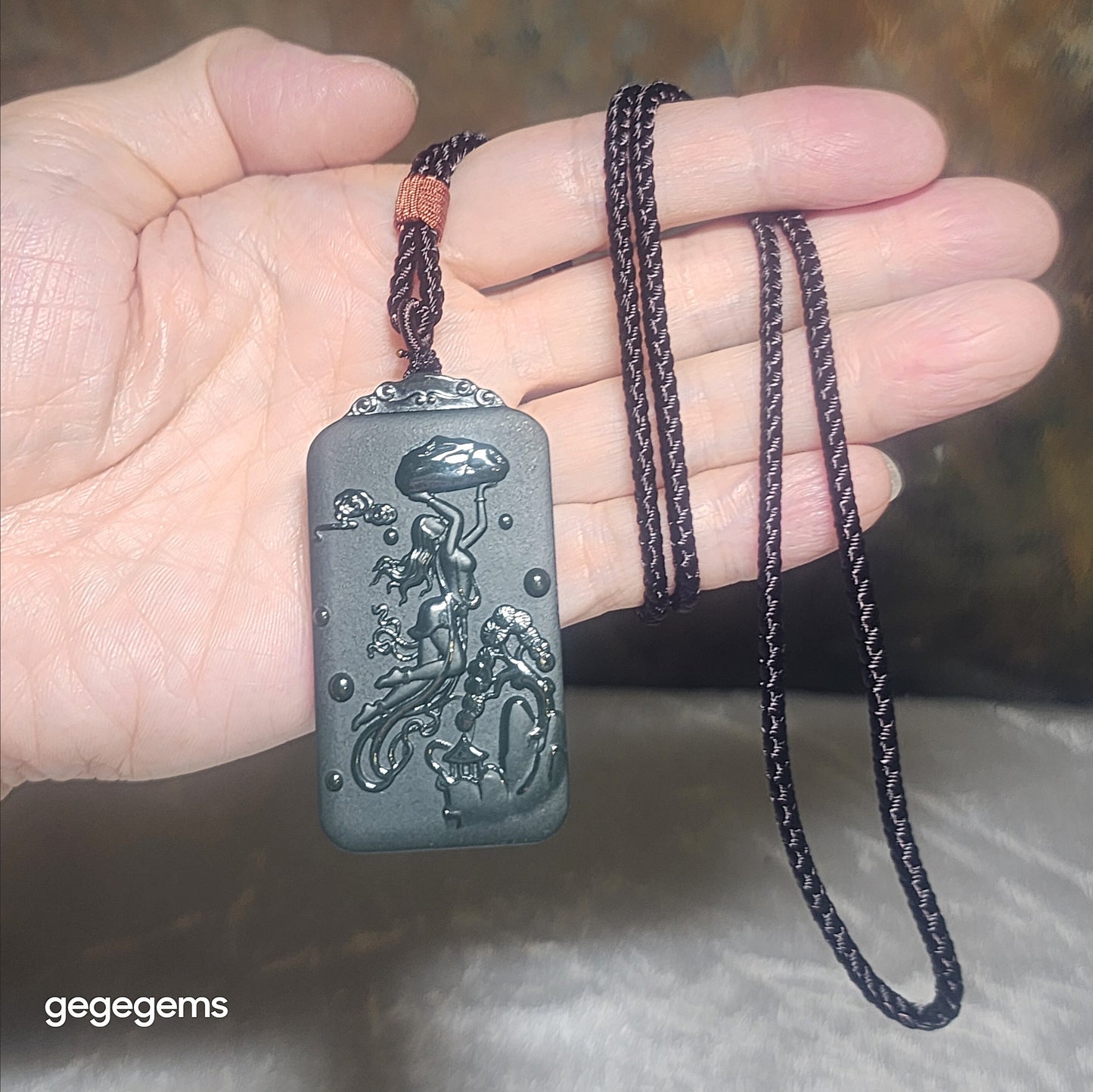 Gegegems Collection deep green Nephrite Nuwa Mending the Sky Jade pendant (with certificate) 精品和田玉深绿女娲补天吊坠(带证书)