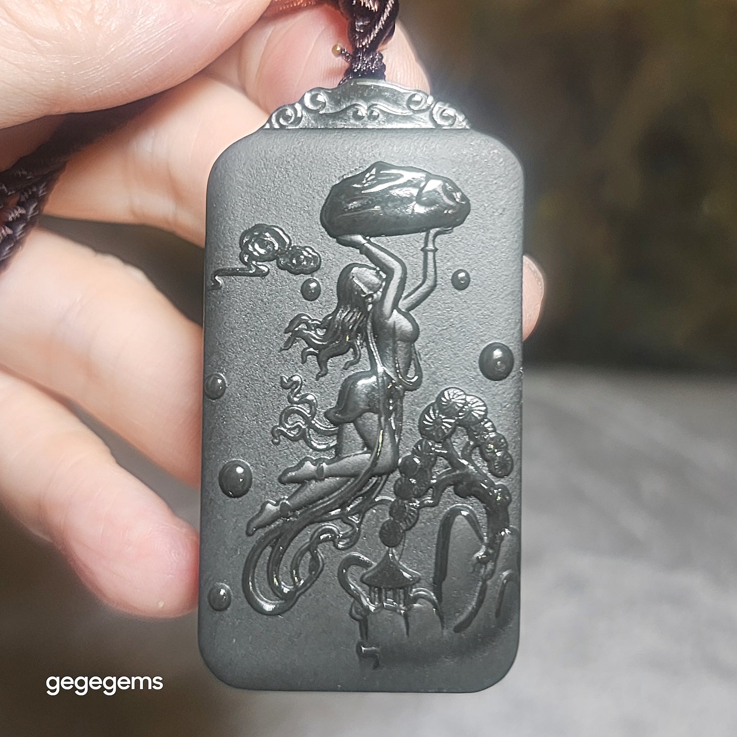 Gegegems Collection deep green Nephrite Nuwa Mending the Sky Jade pendant (with certificate) 精品和田玉深绿女娲补天吊坠(带证书)