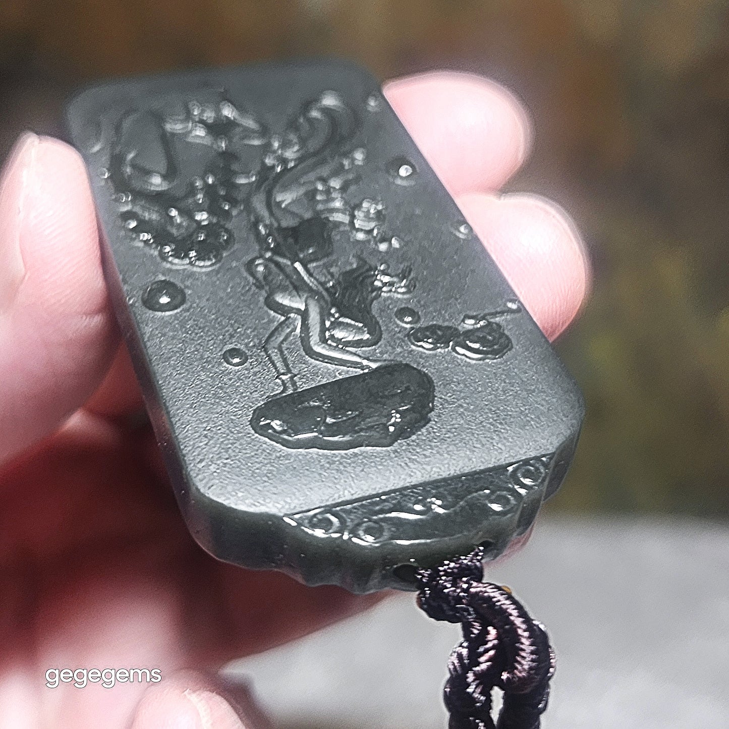 Gegegems Collection deep green Nephrite Nuwa Mending the Sky Jade pendant (with certificate) 精品和田玉深绿女娲补天吊坠(带证书)