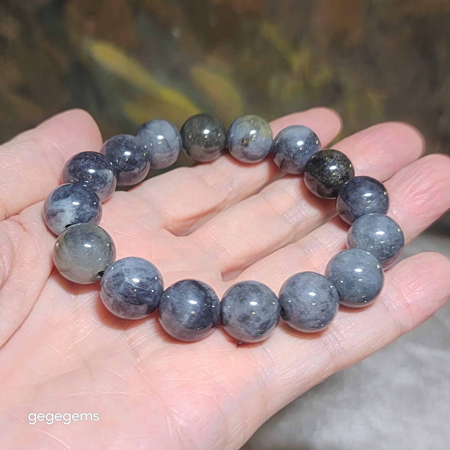 Premium 13.3mm Type A Jadeite Black Fowl (black & white) some yellow hue bracelet (with certificate) 优质翡翠A货乌鸡种(黑白相混)微黄翡手链(带证书)