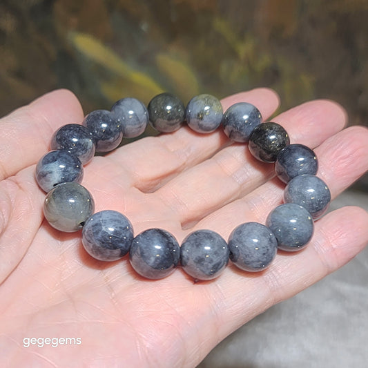 Premium 13.3mm Type A Jadeite Black Fowl (black & white) some yellow hue bracelet (with certificate) 优质翡翠A货乌鸡种(黑白相混)微黄翡手链(带证书)