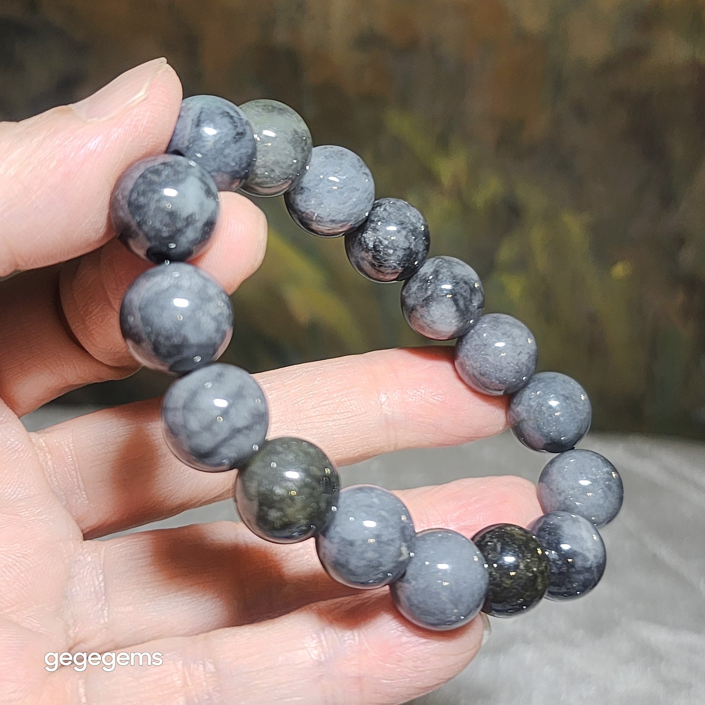 Premium 13.3mm Type A Jadeite Black Fowl (black & white) some yellow hue bracelet (with certificate) 优质翡翠A货乌鸡种(黑白相混)微黄翡手链(带证书)
