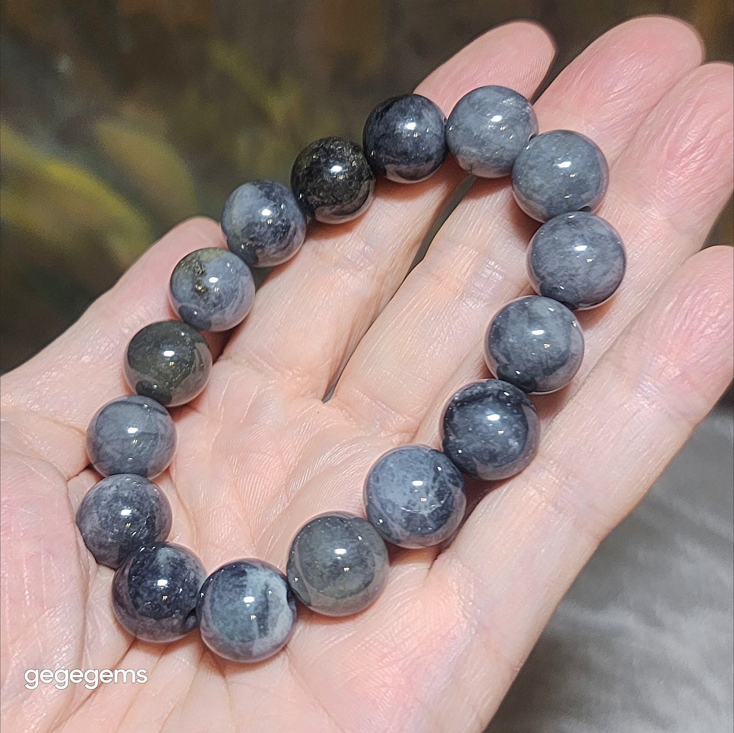 Premium 13.3mm Type A Jadeite Black Fowl (black & white) some yellow hue bracelet (with certificate) 优质翡翠A货乌鸡种(黑白相混)微黄翡手链(带证书)