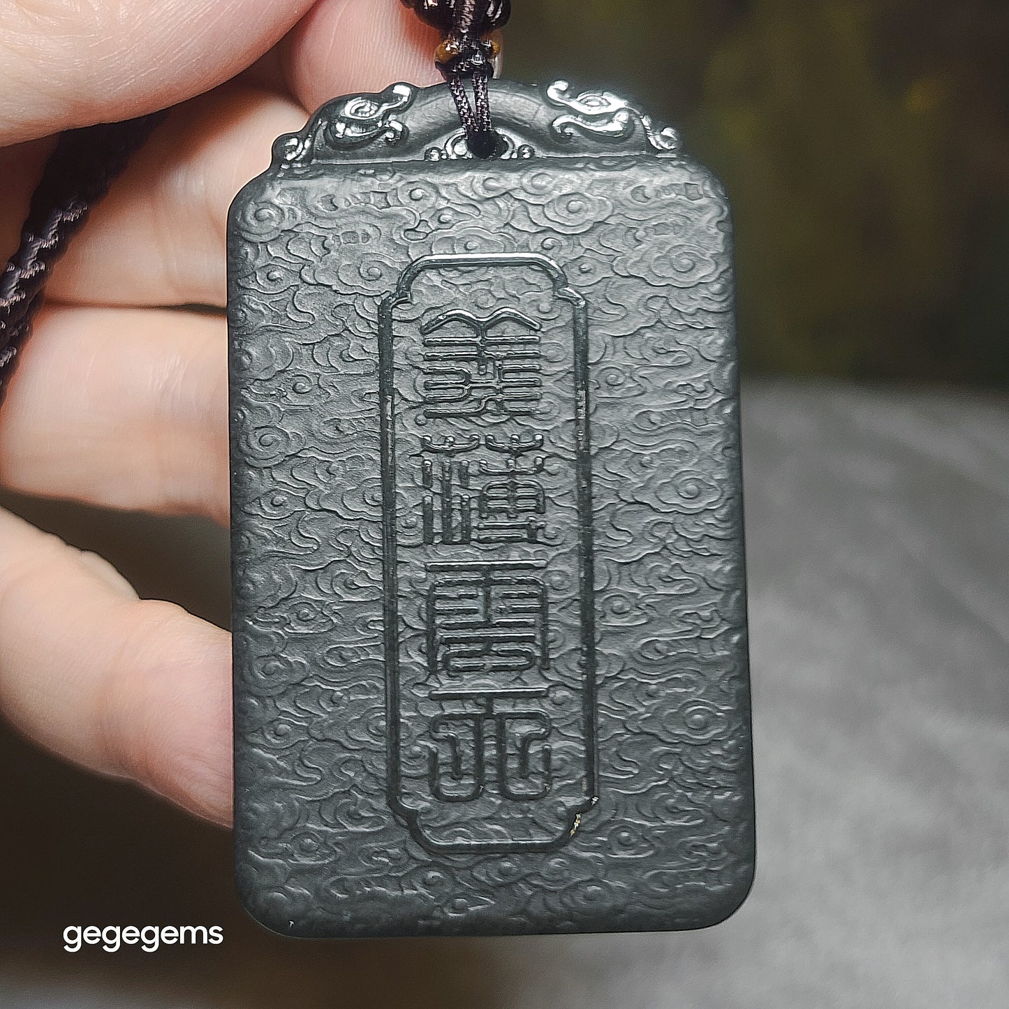 Gegegems premium natural Nephrite deep green double sides carvings Guan Gong, Dragon, Auspicious Clouds and in Ancient Chinese "Supremely Honourable & Righteous" pendant (with certificate) 精品和田玉塔青深绿双面雕刻关公、龙、祥云、义薄云天吊坠(带证书)