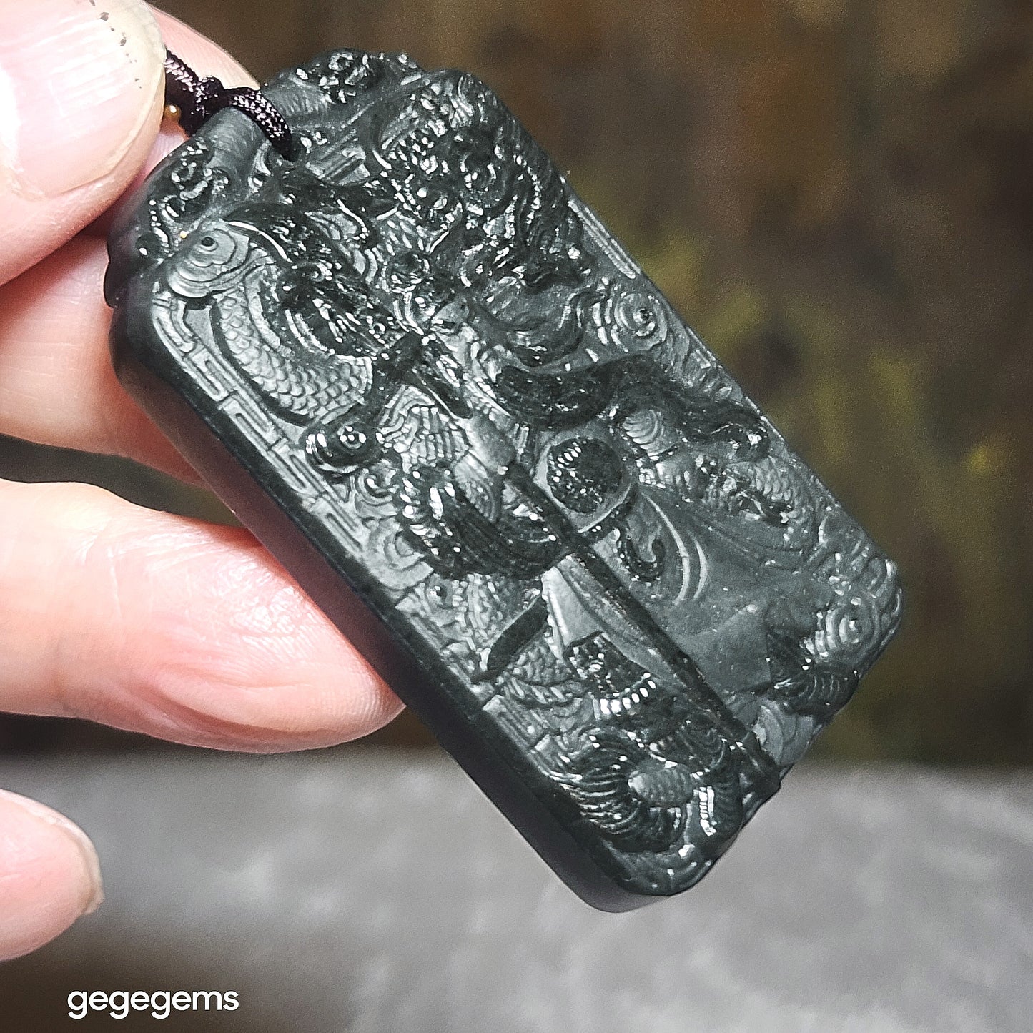 Gegegems premium natural Nephrite deep green double sides carvings Guan Gong, Dragon, Auspicious Clouds and in Ancient Chinese "Supremely Honourable & Righteous" pendant (with certificate) 精品和田玉塔青深绿双面雕刻关公、龙、祥云、义薄云天吊坠(带证书)