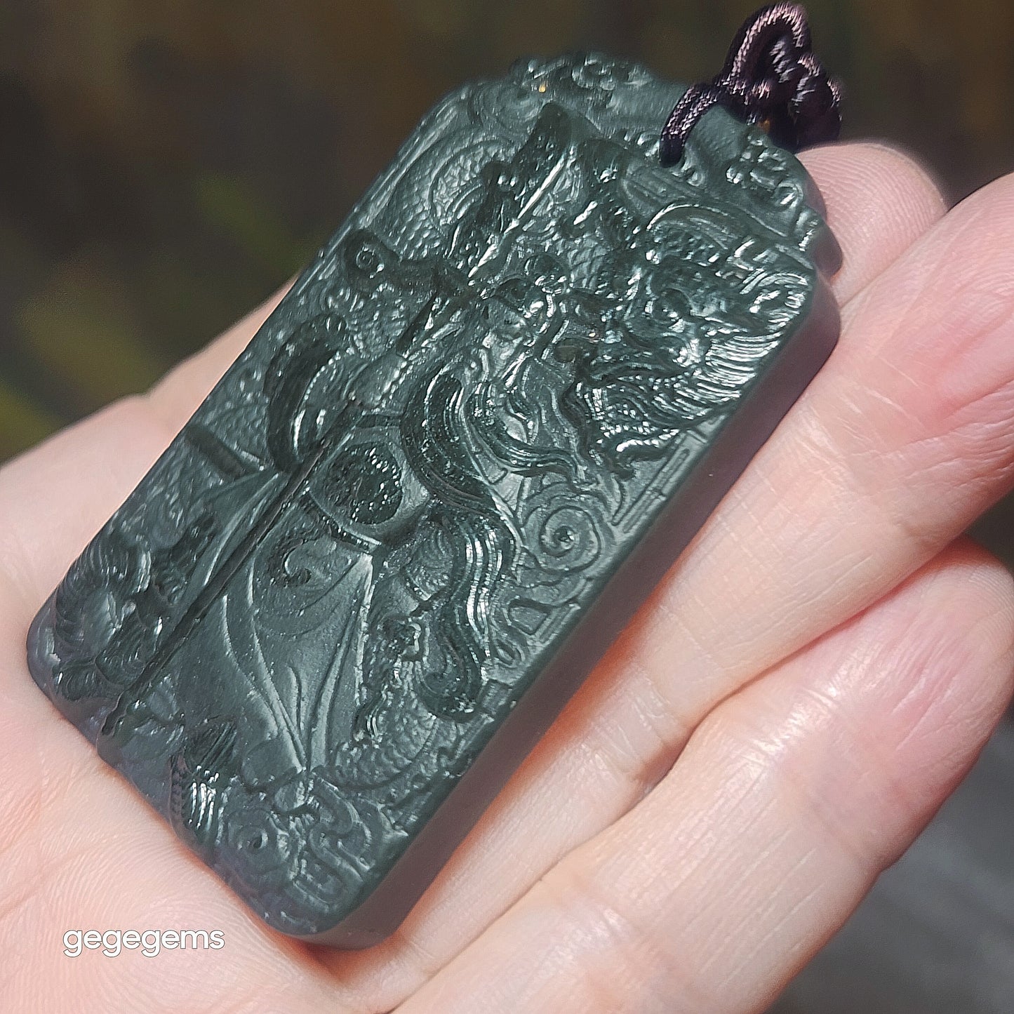 Gegegems premium natural Nephrite deep green double sides carvings Guan Gong, Dragon, Auspicious Clouds and in Ancient Chinese "Supremely Honourable & Righteous" pendant (with certificate) 精品和田玉塔青深绿双面雕刻关公、龙、祥云、义薄云天吊坠(带证书)