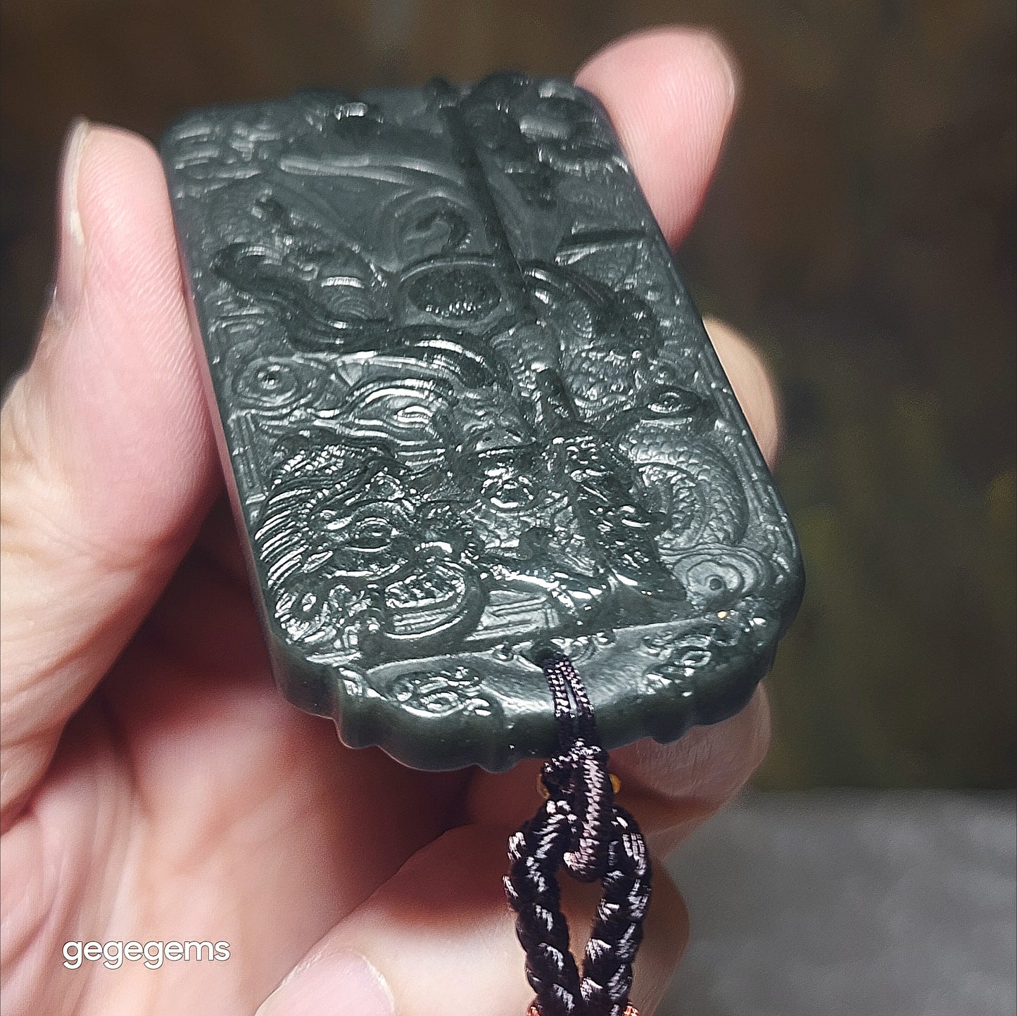 Gegegems premium natural Nephrite deep green double sides carvings Guan Gong, Dragon, Auspicious Clouds and in Ancient Chinese "Supremely Honourable & Righteous" pendant (with certificate) 精品和田玉塔青深绿双面雕刻关公、龙、祥云、义薄云天吊坠(带证书)