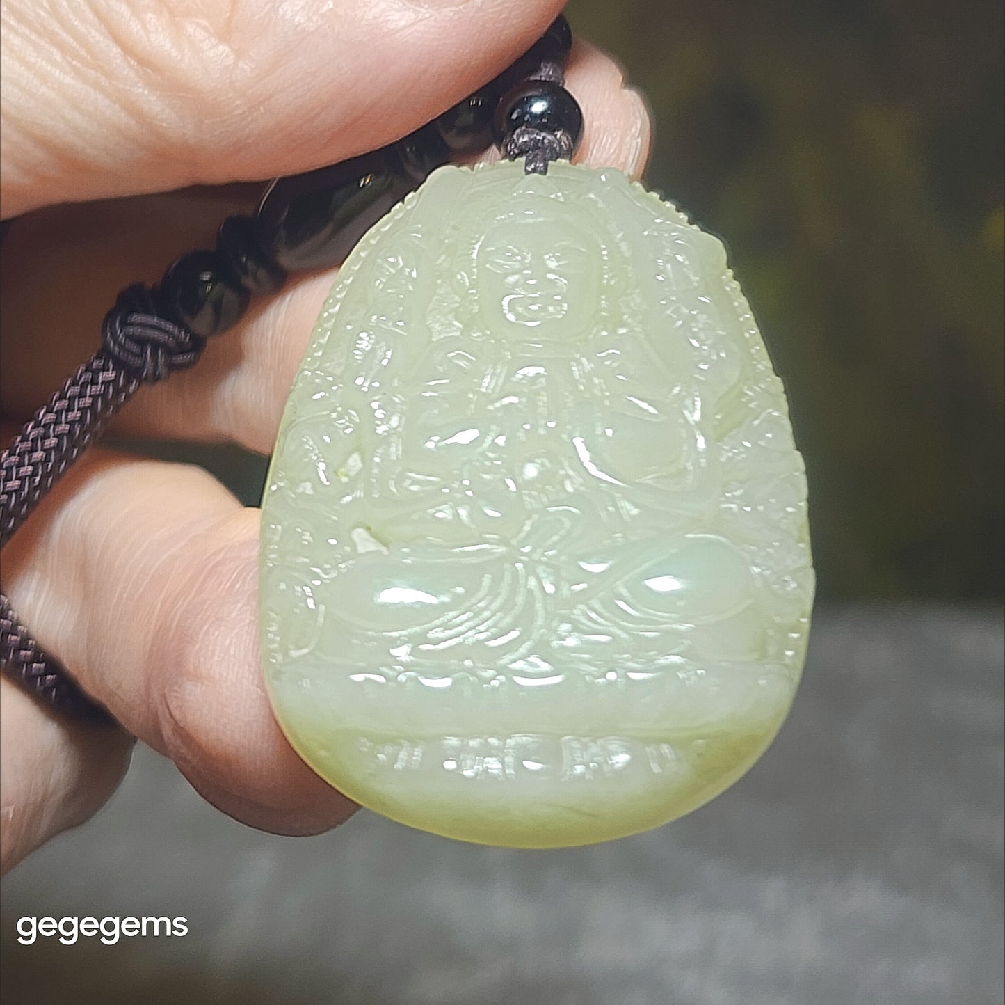 Gegegems premium Nephrite light yellowish green Thousand Hands Guan Yin Jade pendant (with certificate) 优质和田玉且末浅青黃千手观音(生肖鼠守护神)吊坠(带证书)