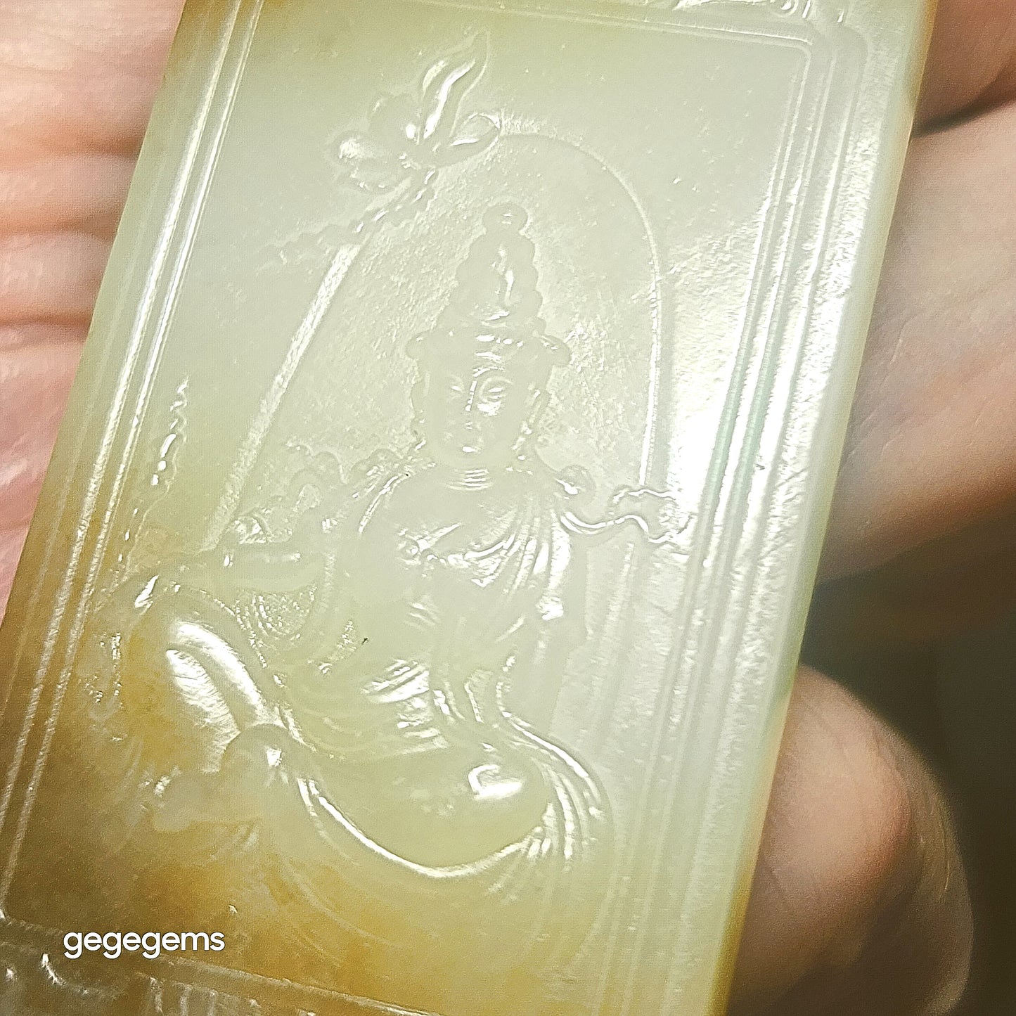 Gegegems rare premium Nephrite yellow hue Heaven and Earth caramel brown good greasiness Guan Yin Jade pendant (with certificate) 罕见精品和田玉且末黄口料天地糖油润观音牌子(带证书)