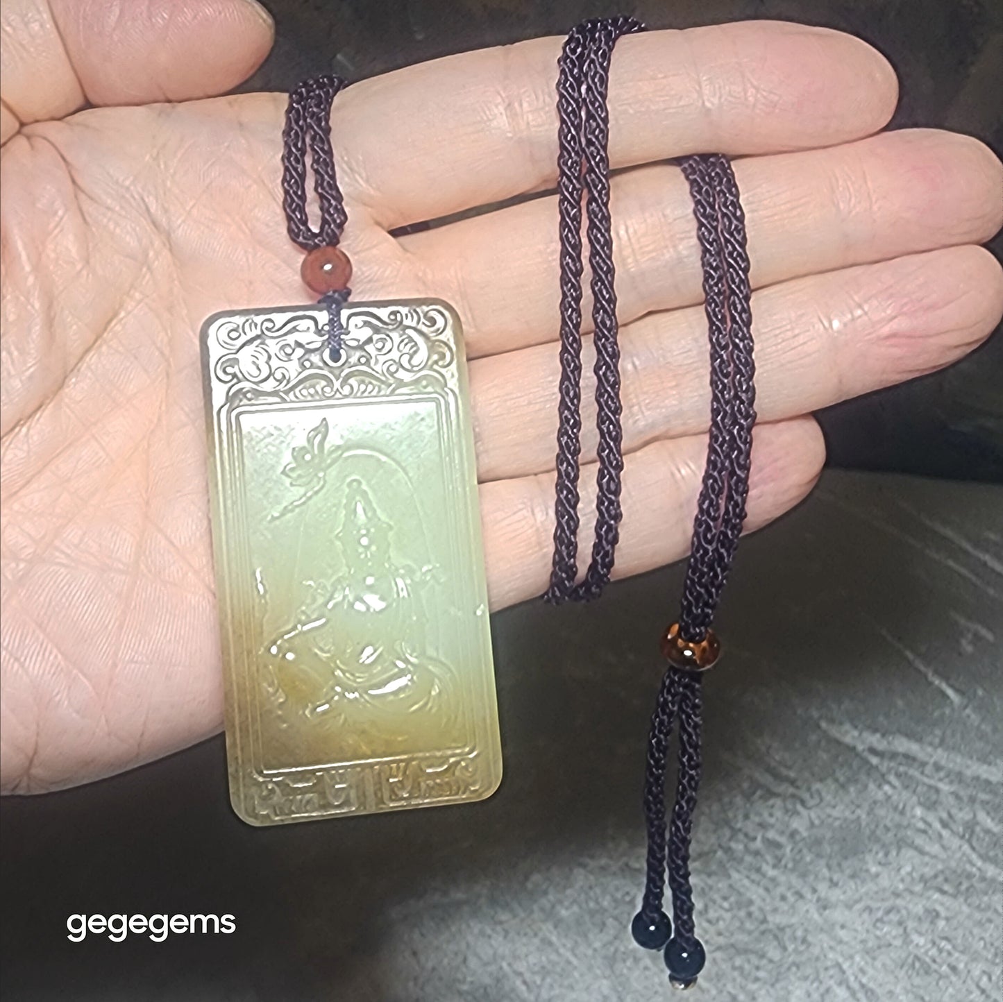 Gegegems rare premium Nephrite yellow hue Heaven and Earth caramel brown good greasiness Guan Yin Jade pendant (with certificate) 罕见精品和田玉且末黄口料天地糖油润观音牌子(带证书)