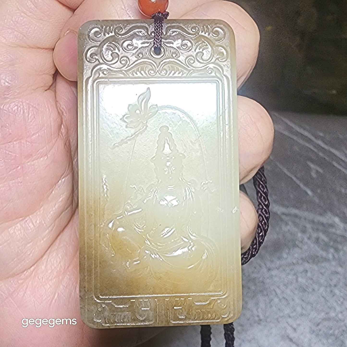 Gegegems rare premium Nephrite yellow hue Heaven and Earth caramel brown good greasiness Guan Yin Jade pendant (with certificate) 罕见精品和田玉且末黄口料天地糖油润观音牌子(带证书)