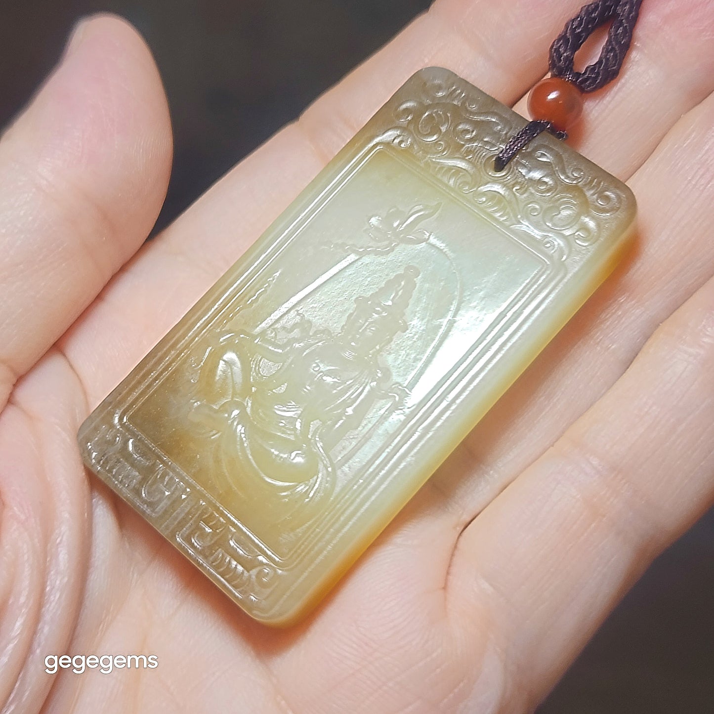 Gegegems rare premium Nephrite yellow hue Heaven and Earth caramel brown good greasiness Guan Yin Jade pendant (with certificate) 罕见精品和田玉且末黄口料天地糖油润观音牌子(带证书)