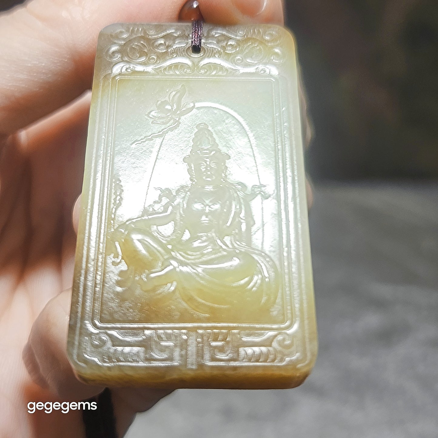 Gegegems rare premium Nephrite yellow hue Heaven and Earth caramel brown good greasiness Guan Yin Jade pendant (with certificate) 罕见精品和田玉且末黄口料天地糖油润观音牌子(带证书)