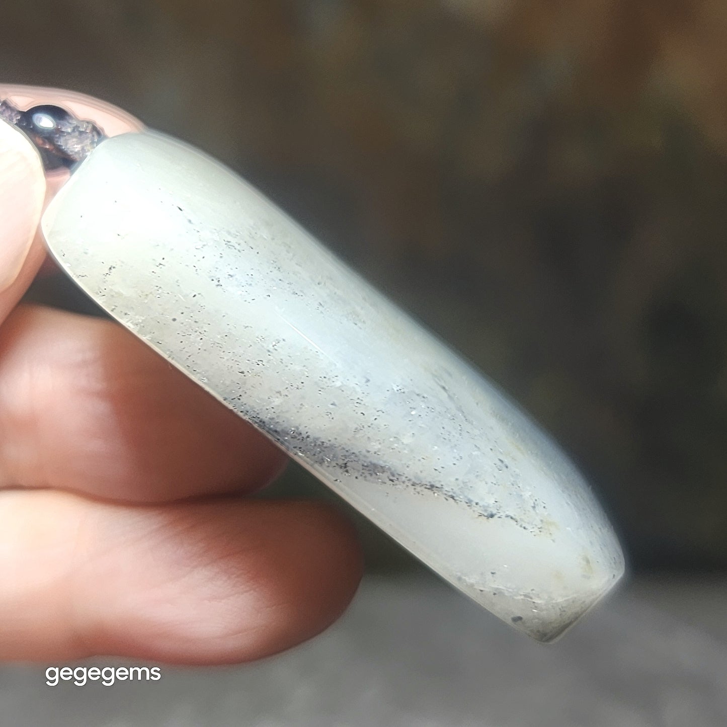Gegegems premium Nephrite good greasiness black and white Qinghua Wu Shi Pai natural landscape pattern pendant (with certificate) 罕见精品和田玉细腻油润黑白分明青花无事牌天然纹路山水意境吊坠(带证书)