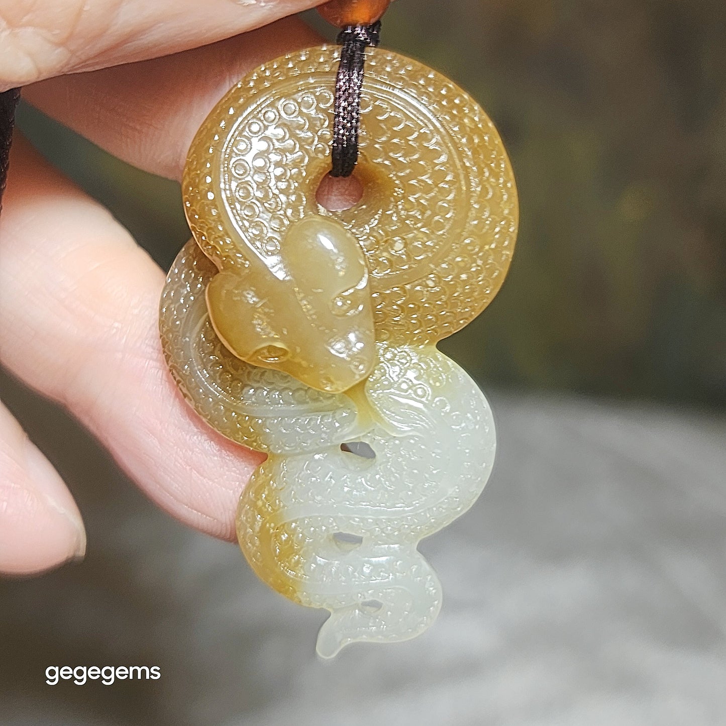 Premium Nephrite caramel brown warm white two tones Snake Jade pendant (with certificate) 优质和田玉且末糖暖白双色蛇吊坠(带证书)