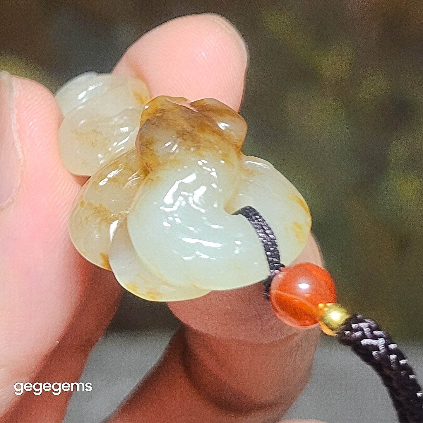 Gegegems Collection premium Nephrite good greasiness semi translucent caramel brown warm white two tones Snake Jade pendant (with certificate) 精品和田玉且末糖暖白双色油润半透体蛇吊坠(带证书)