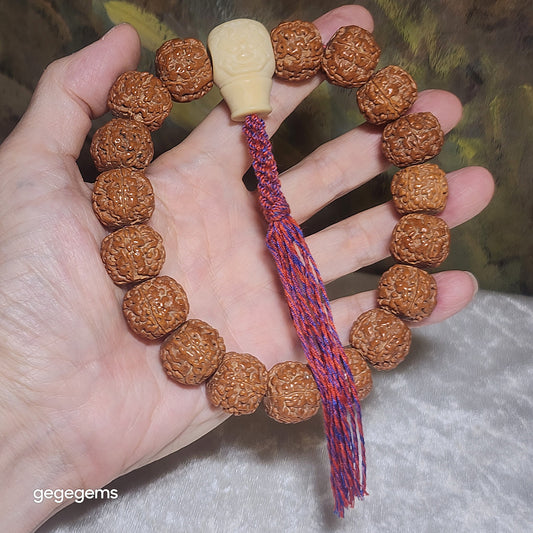 Rare large size 19mm small species "Dragon Scales" Rudraksha Tibetan style 18 mala beads handheld bracelet with an "Ivory Fruit (Tagua)" carved dragon guru bead and a handmade Tibetan cotton threads tassel罕见大尺寸藏式龙鳞小金刚菩提十八子手持念珠串帶象牙果雕刻龙佛头及西藏手编绵线流苏