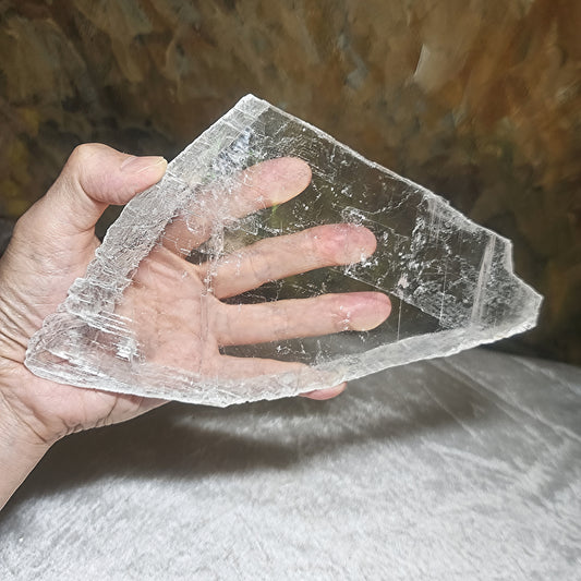 Premium 450 grams raw Selenite very transparent handheld decor display [Natural Crystal] 精品超透天然透石膏原石手把小摆件