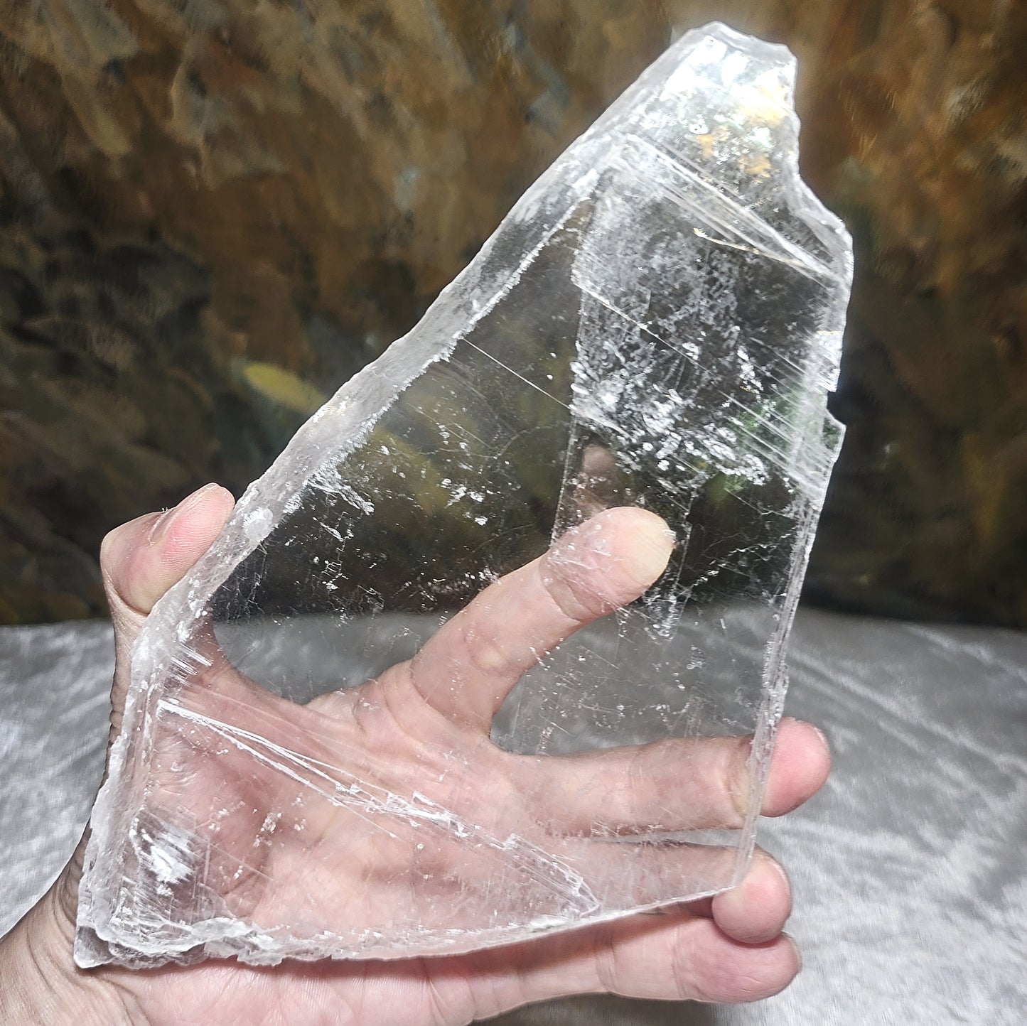 Premium 450 grams raw Selenite very transparent handheld decor display [Natural Crystal] 精品超透天然透石膏原石手把小摆件