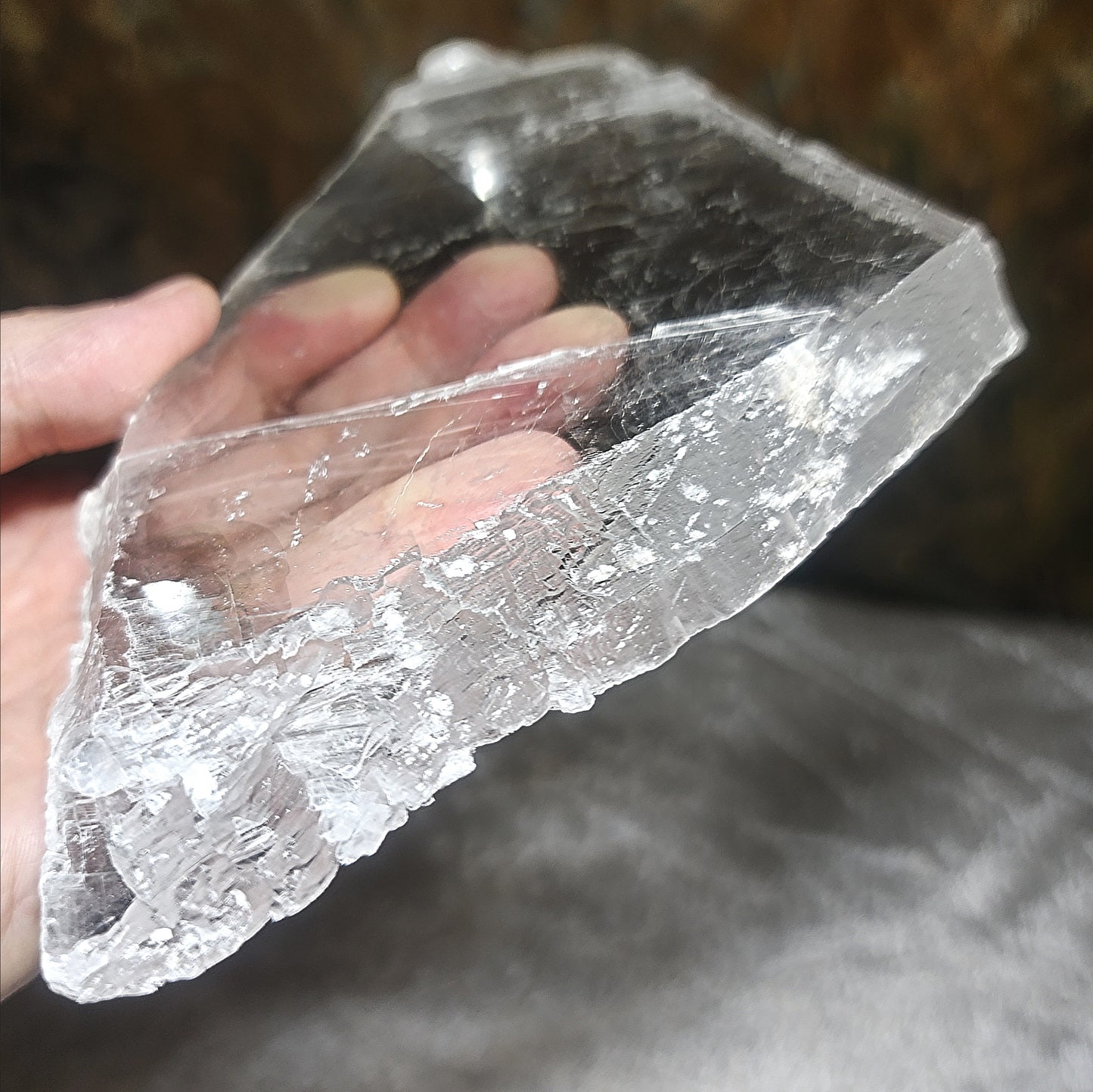 Premium 450 grams raw Selenite very transparent handheld decor display [Natural Crystal] 精品超透天然透石膏原石手把小摆件
