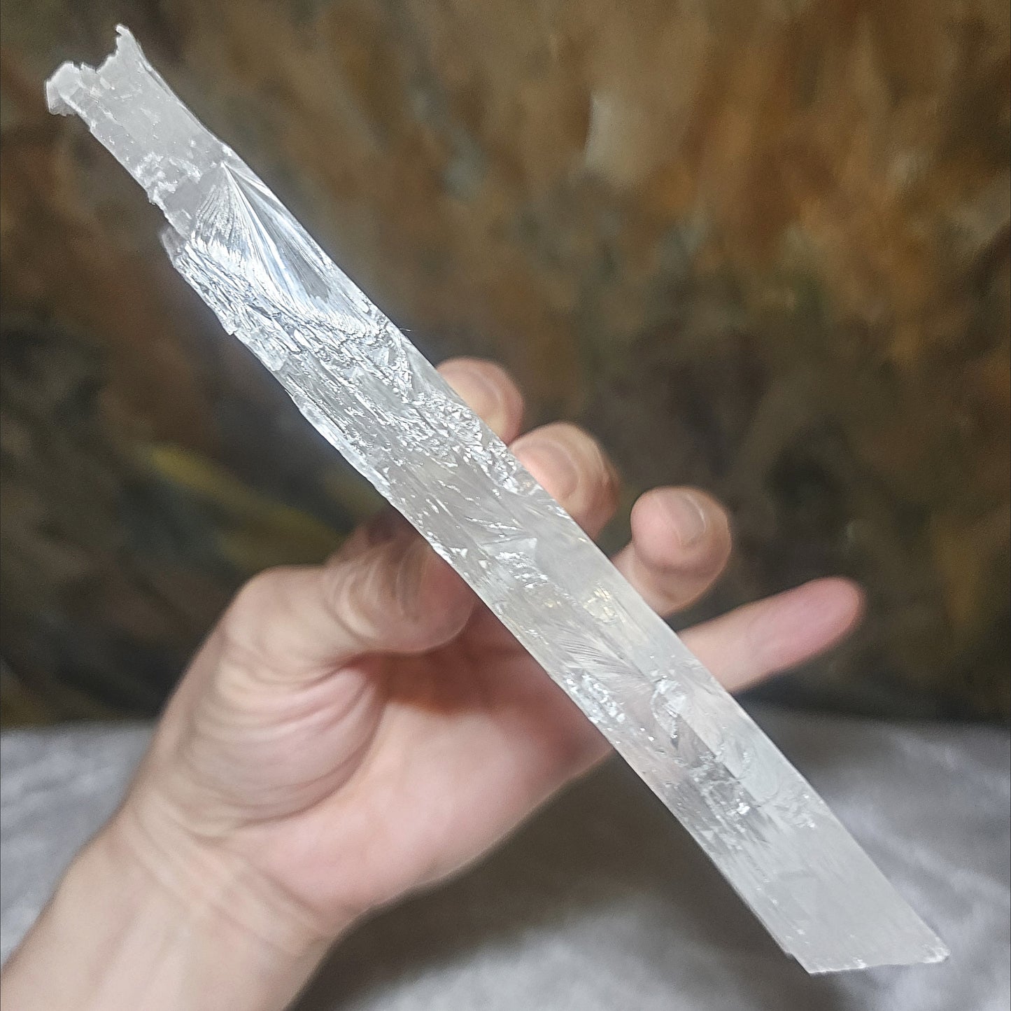 Premium 450 grams raw Selenite very transparent handheld decor display [Natural Crystal] 精品超透天然透石膏原石手把小摆件