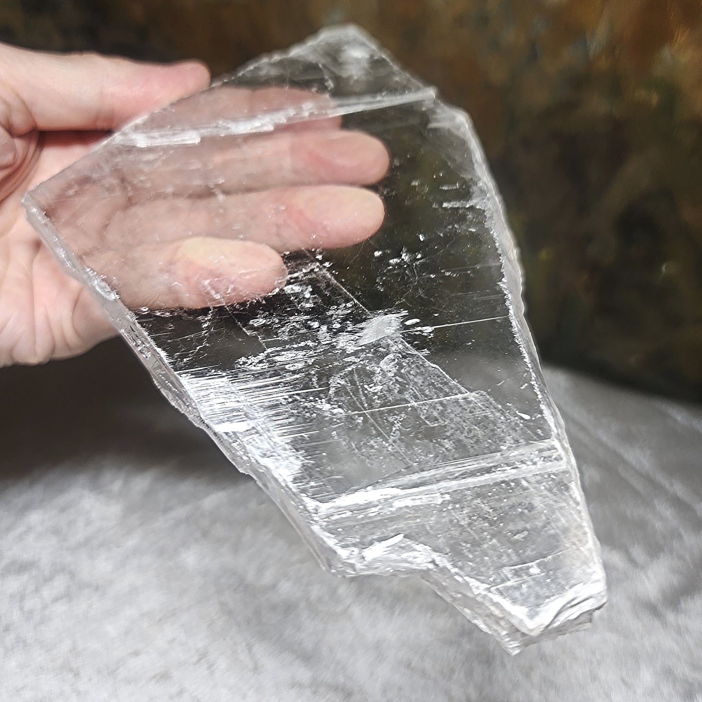 Premium 450 grams raw Selenite very transparent handheld decor display [Natural Crystal] 精品超透天然透石膏原石手把小摆件