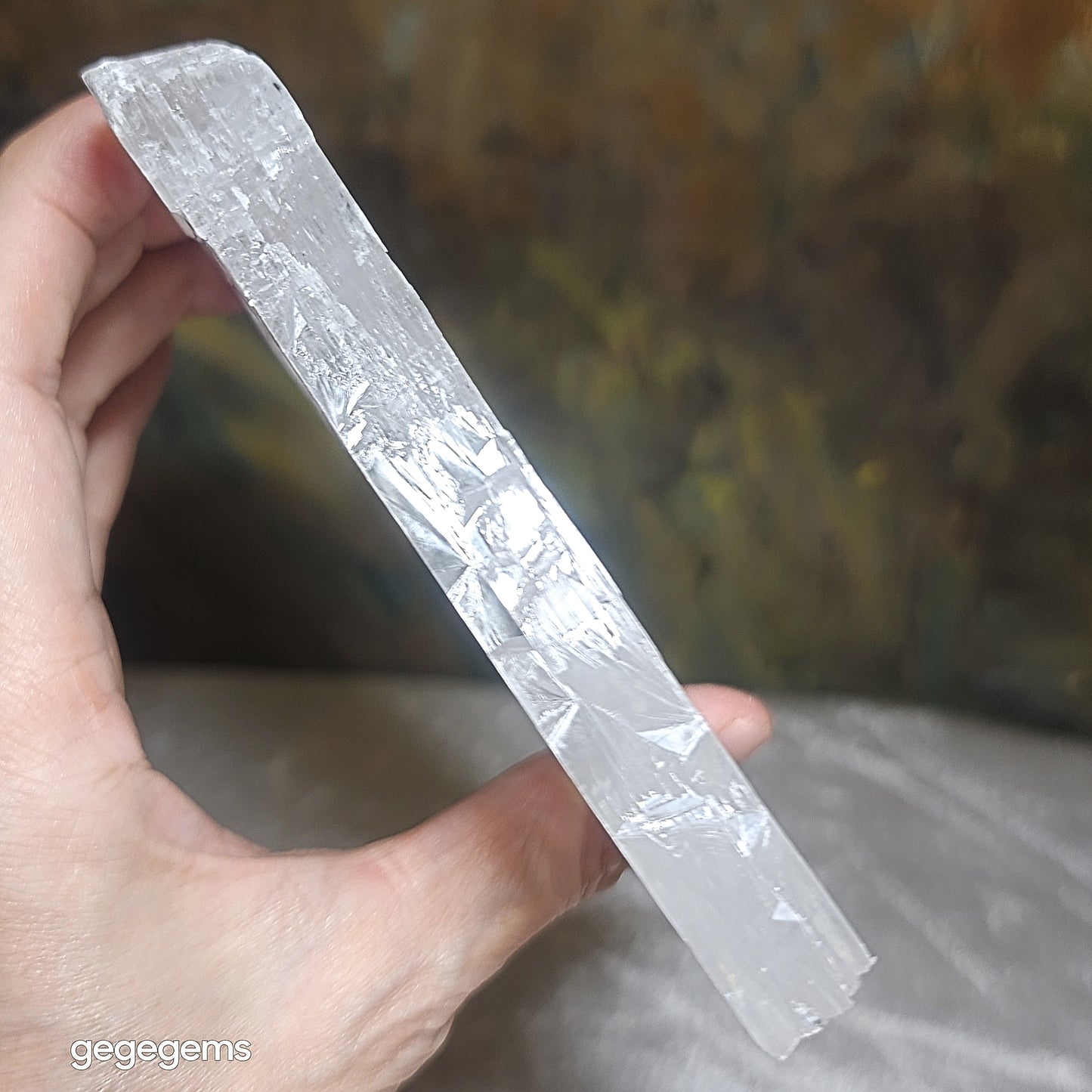 Premium 258 grams raw Selenite good transparency handheld decor display [Natural Crystal] 精品超透天然透石膏原石手把小摆件