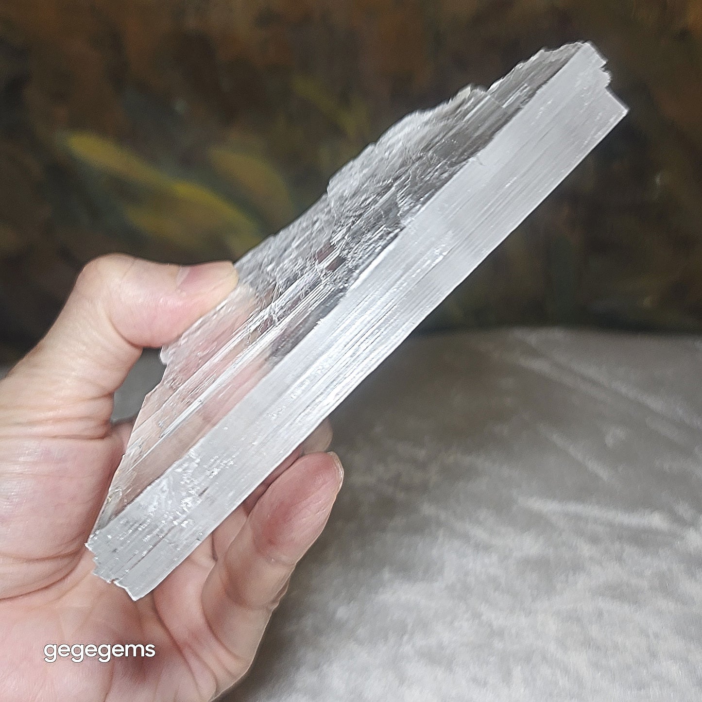 Premium 258 grams raw Selenite good transparency handheld decor display [Natural Crystal] 精品超透天然透石膏原石手把小摆件
