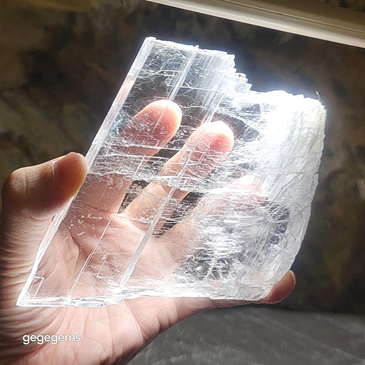 Premium 258 grams raw Selenite good transparency handheld decor display [Natural Crystal] 精品超透天然透石膏原石手把小摆件