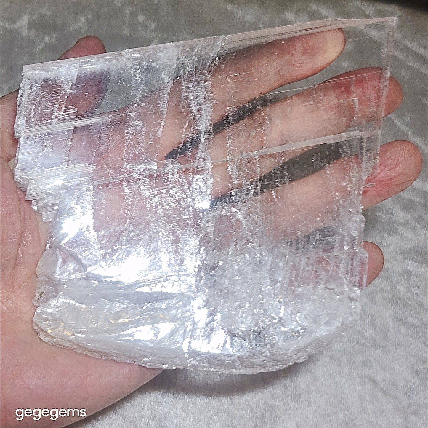 Premium 258 grams raw Selenite good transparency handheld decor display [Natural Crystal] 精品超透天然透石膏原石手把小摆件
