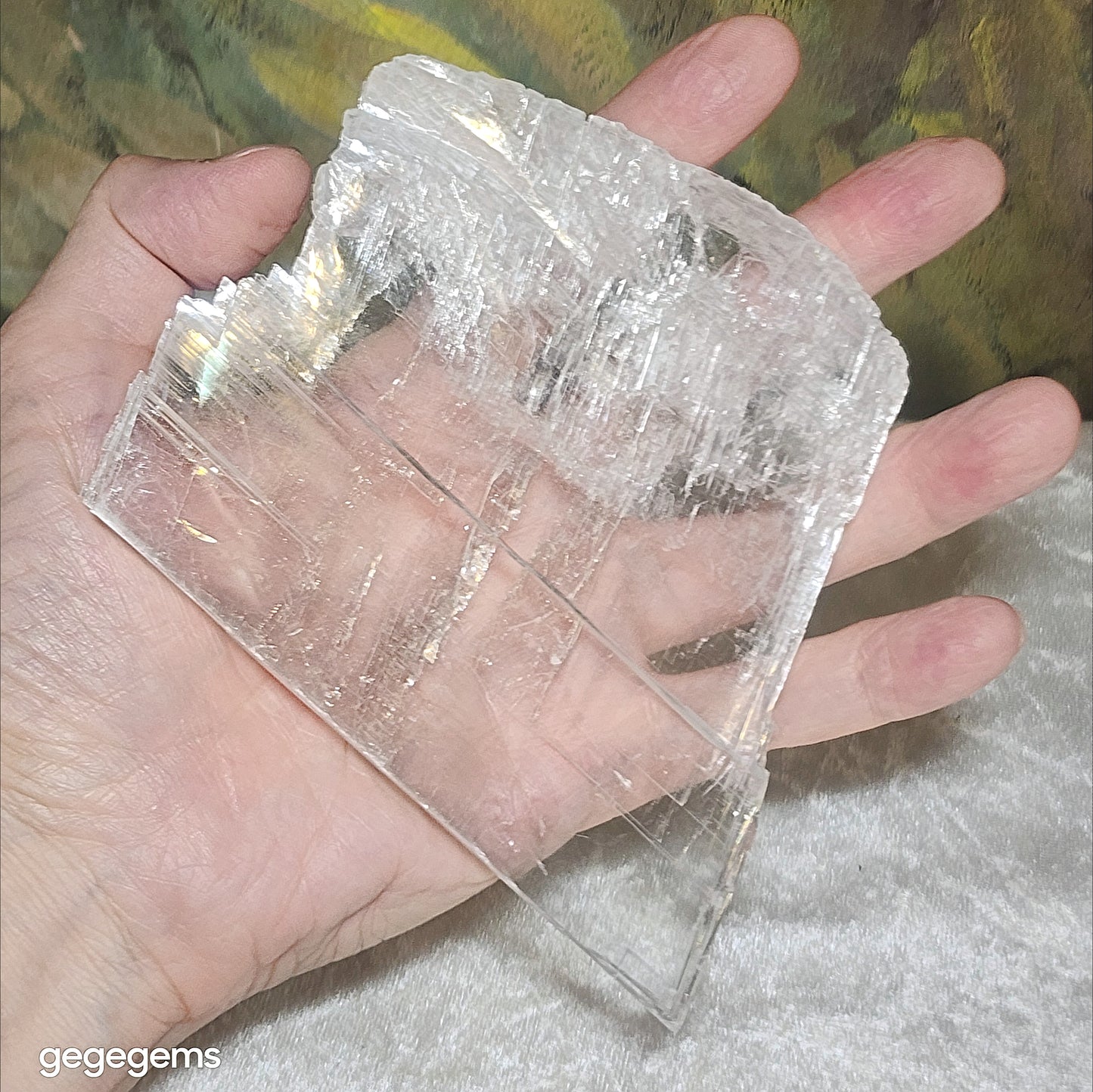 Premium 258 grams raw Selenite good transparency handheld decor display [Natural Crystal] 精品超透天然透石膏原石手把小摆件