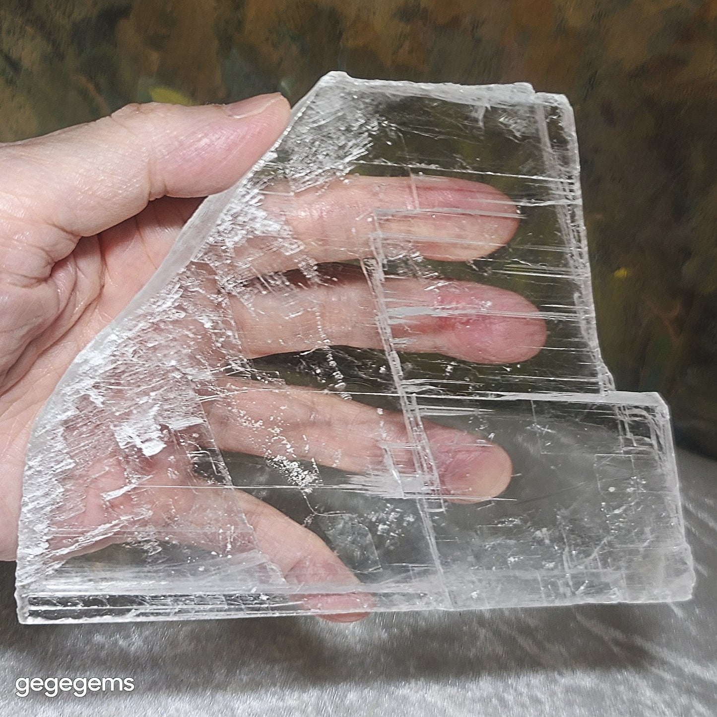Gegegems premium 381 grams raw Selenite excellent transparency handheld decor display [Natural Crystal] 精品超透天然透石膏原石手把小摆件