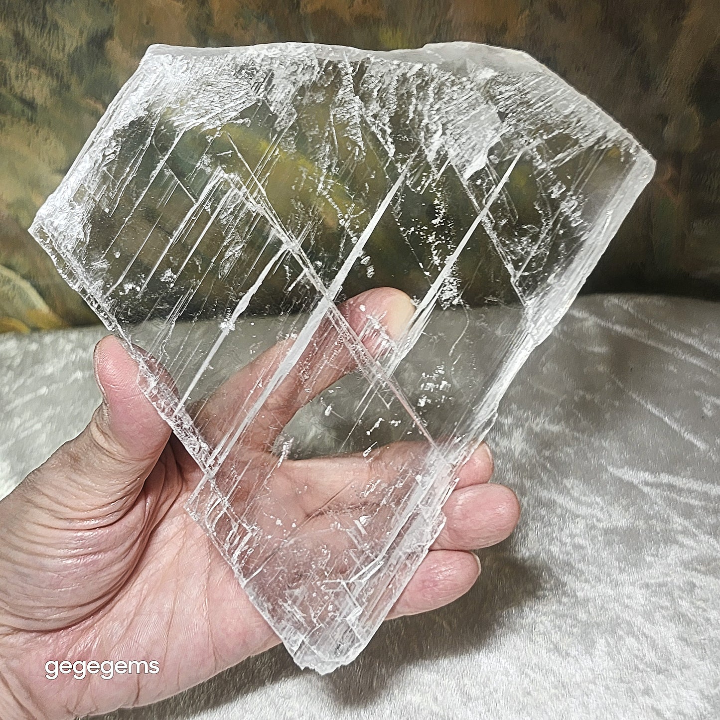 Gegegems premium 381 grams raw Selenite excellent transparency handheld decor display [Natural Crystal] 精品超透天然透石膏原石手把小摆件