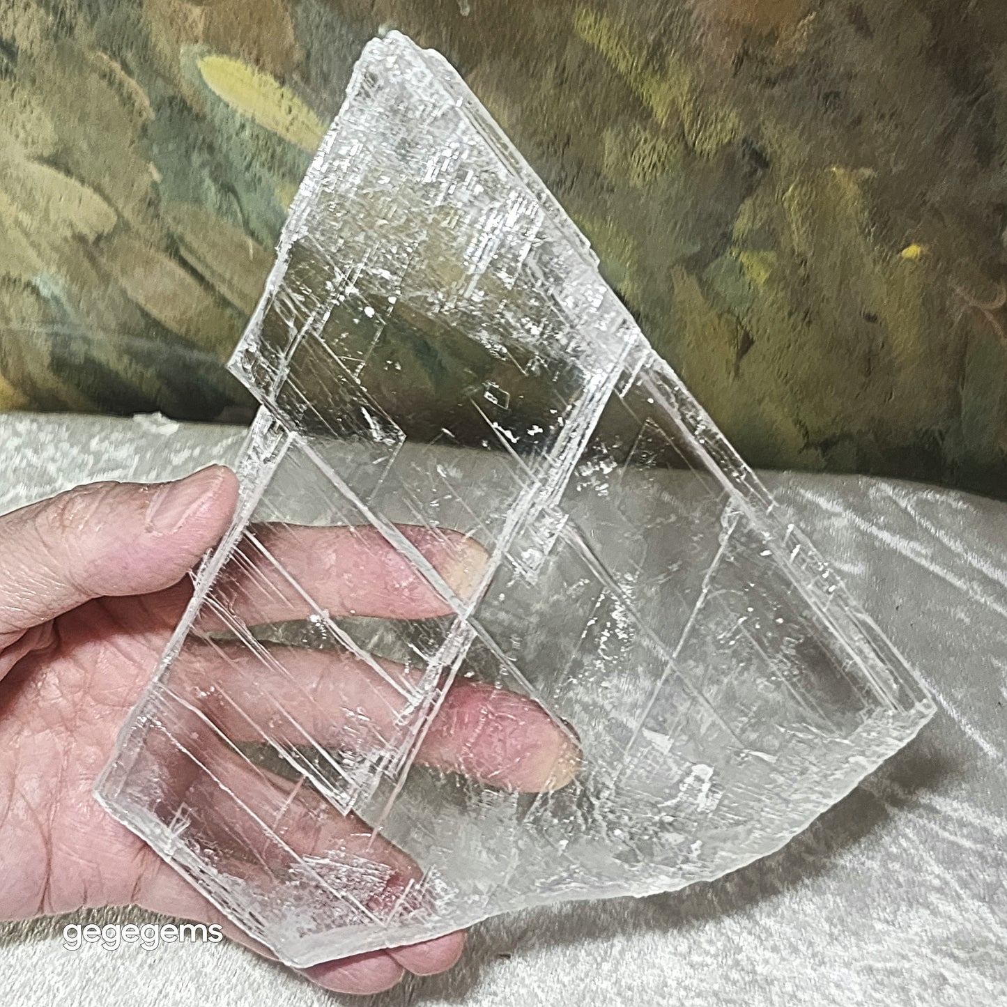 Gegegems premium 381 grams raw Selenite excellent transparency handheld decor display [Natural Crystal] 精品超透天然透石膏原石手把小摆件