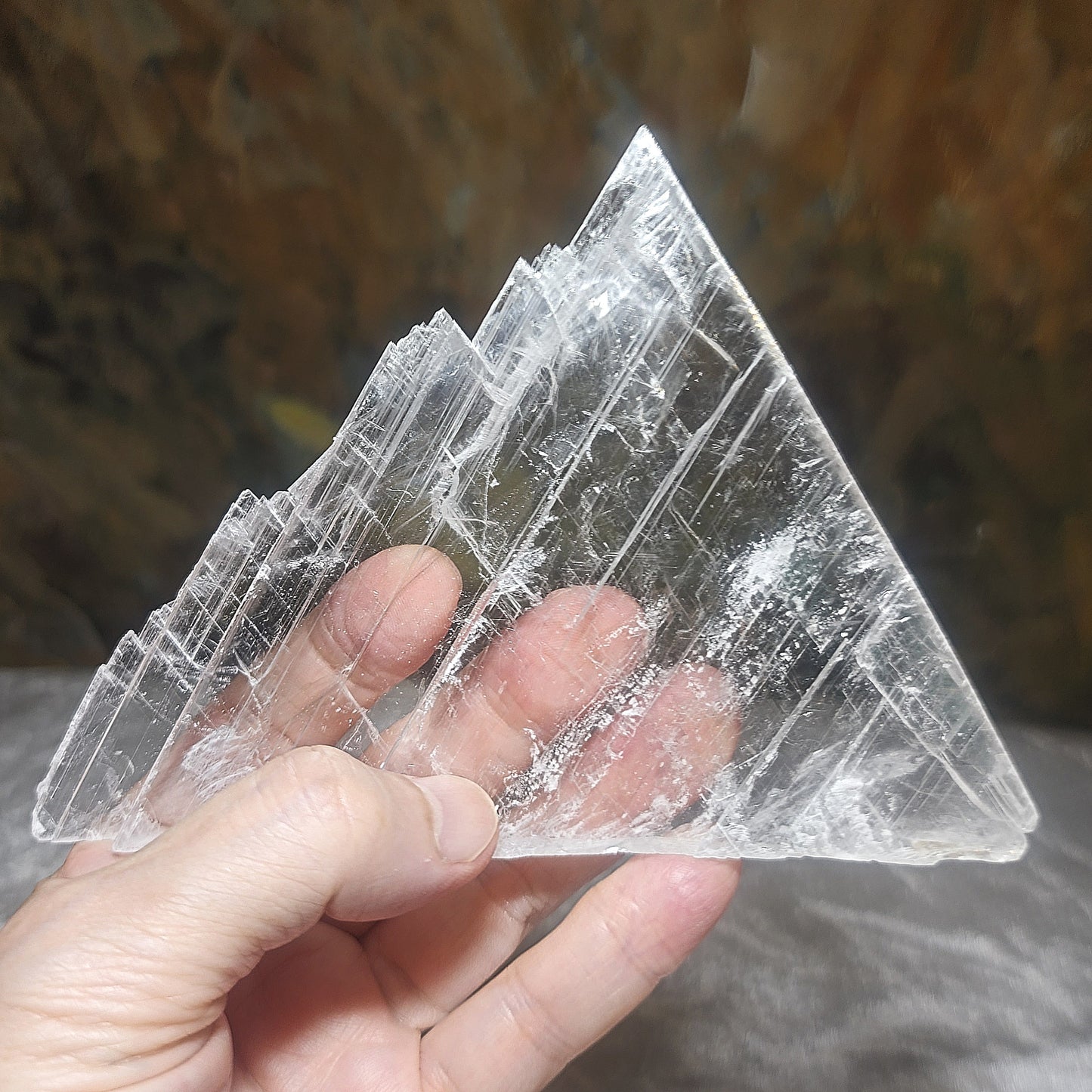 Premium 121 grams raw Selenite very transparent handheld decor display [Natural Crystal] 精品超透天然透石膏原石手把小摆件