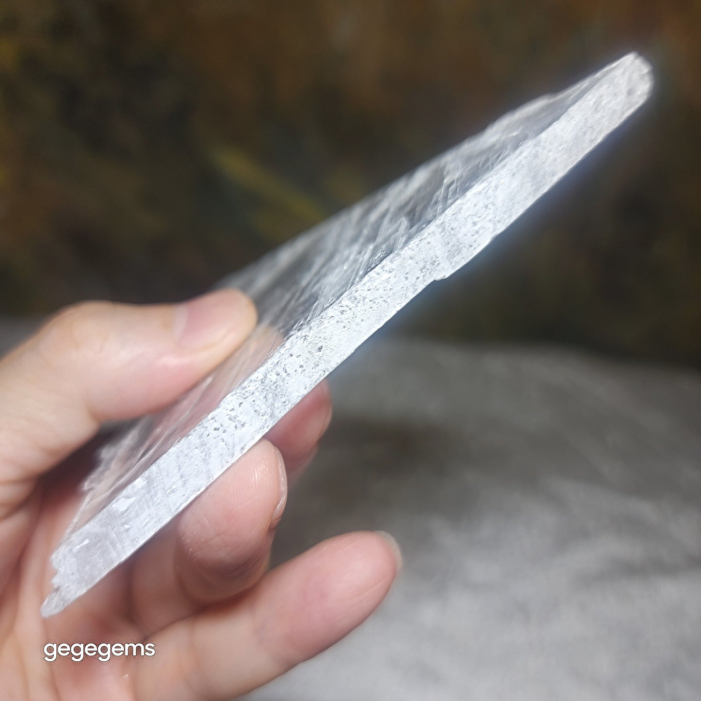 Premium 121 grams raw Selenite very transparent handheld decor display [Natural Crystal] 精品超透天然透石膏原石手把小摆件