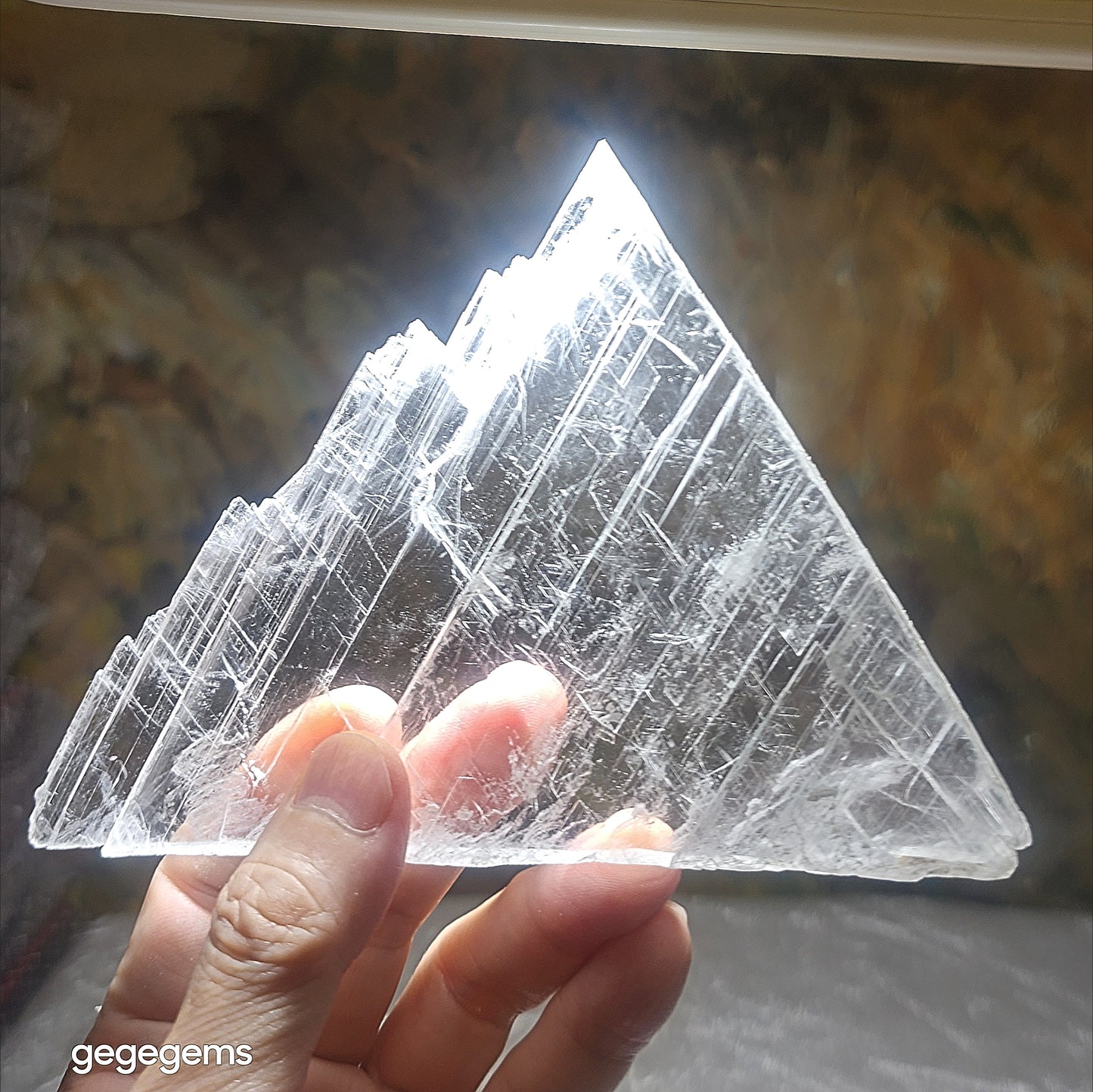 Premium 121 grams raw Selenite very transparent handheld decor display [Natural Crystal] 精品超透天然透石膏原石手把小摆件