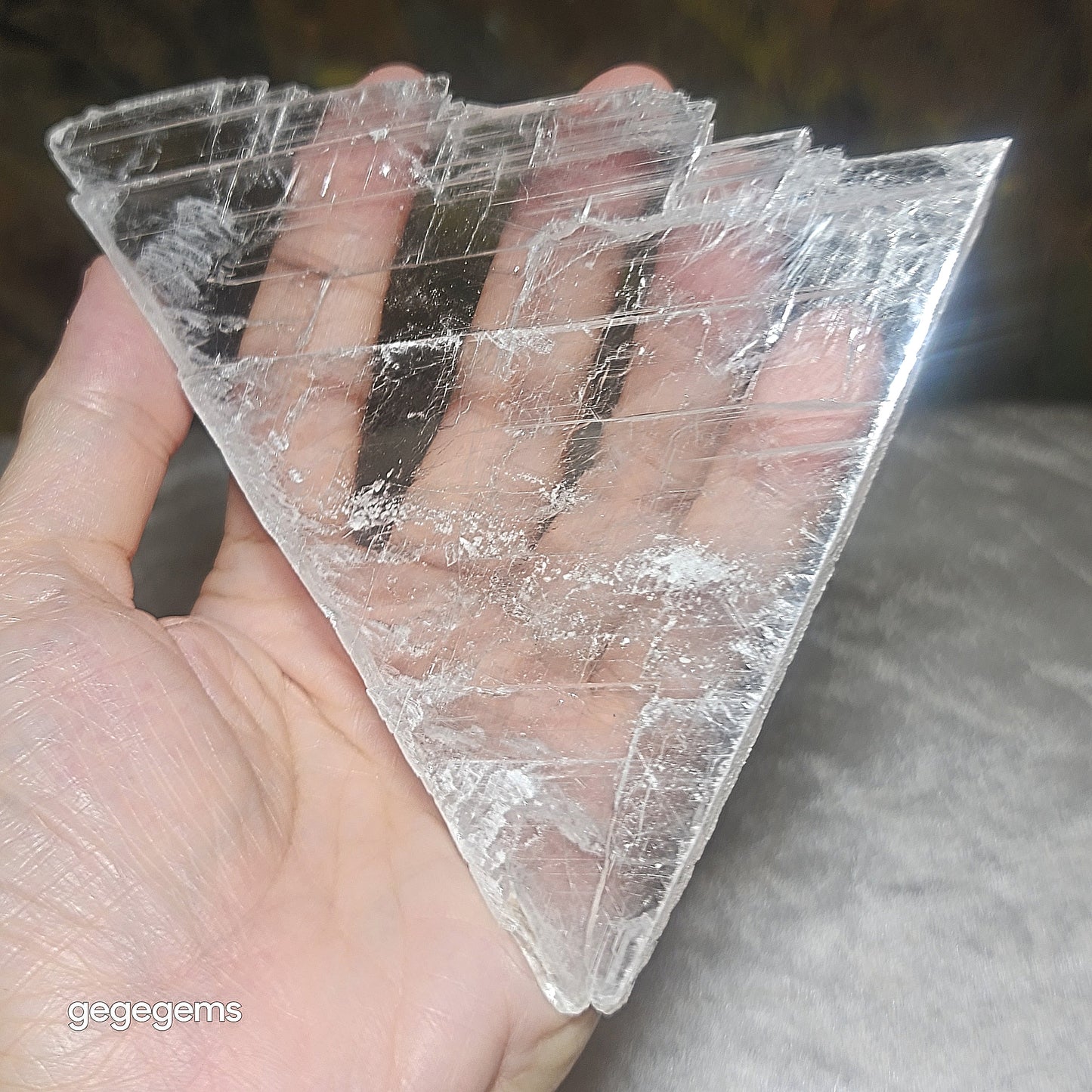 Premium 121 grams raw Selenite very transparent handheld decor display [Natural Crystal] 精品超透天然透石膏原石手把小摆件