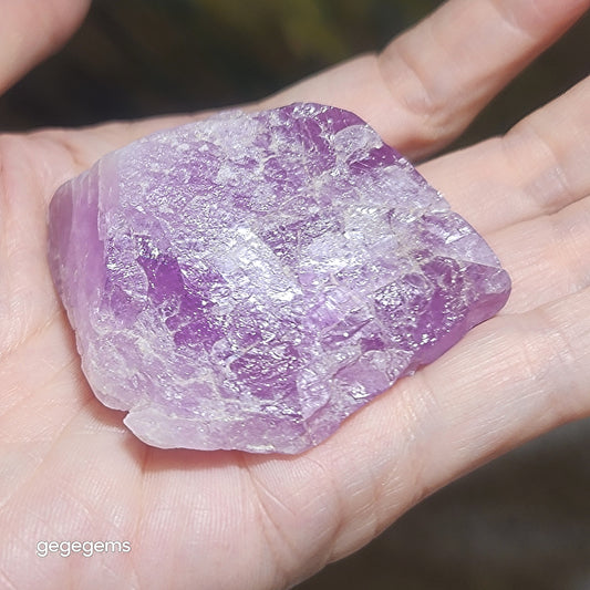 Gegegems 91 grams premium lilac purple raw Kunzite handheld decor display [Natural Crystal] 精品天然紫锂辉石原石手把摆件