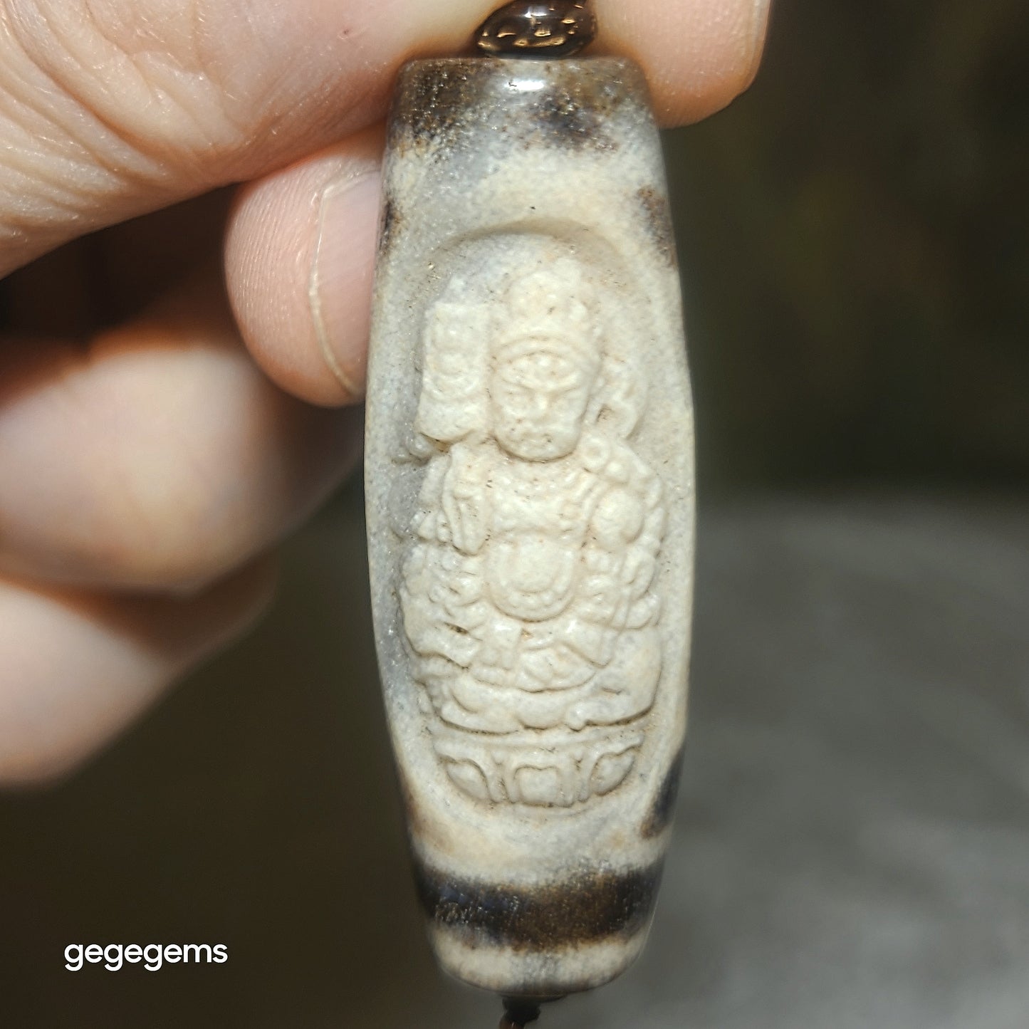 Aged Tibetan Dzi old carvings Jambhala (God of Wealth) pendant (with certificate) [Natural Crystal] 藏密老天珠旧工雕刻黄财神吊坠(带证书)