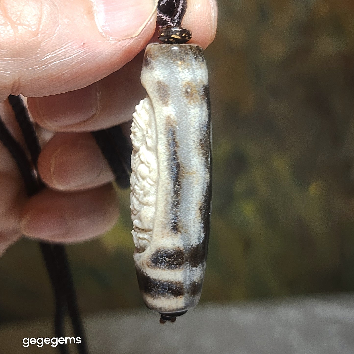 Aged Tibetan Dzi old carvings Jambhala (God of Wealth) pendant (with certificate) [Natural Crystal] 藏密老天珠旧工雕刻黄财神吊坠(带证书)