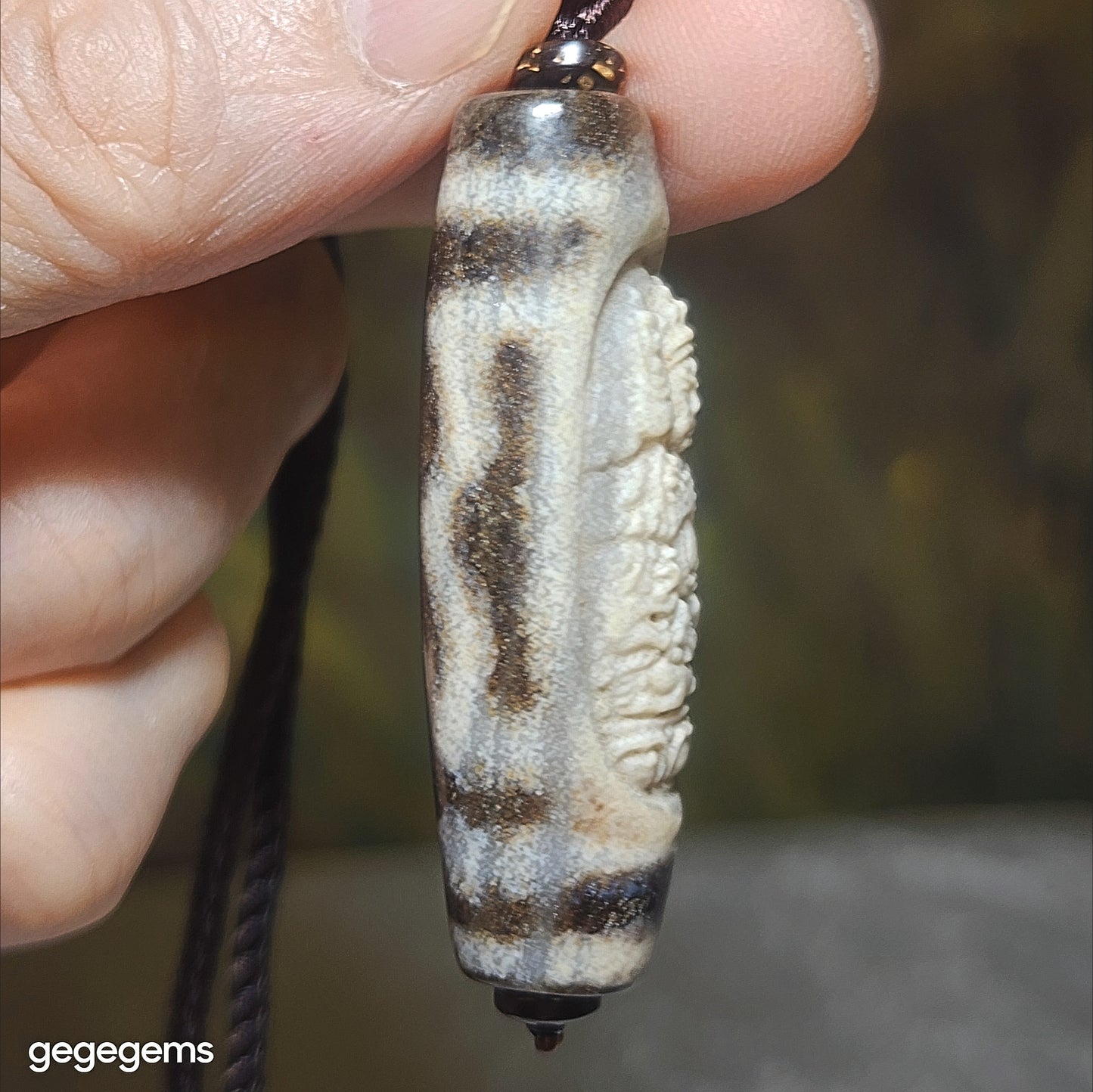 Aged Tibetan Dzi old carvings Jambhala (God of Wealth) pendant (with certificate) [Natural Crystal] 藏密老天珠旧工雕刻黄财神吊坠(带证书)