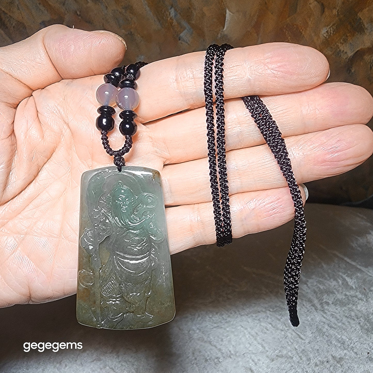 Premium Type A Yellow Jadeite light green Guan Gong (Guan Yu) Jade pendant (with certificate) [Natual Crystal] 优质翡翠黄翡A货淡绿关公吊坠(带证书)