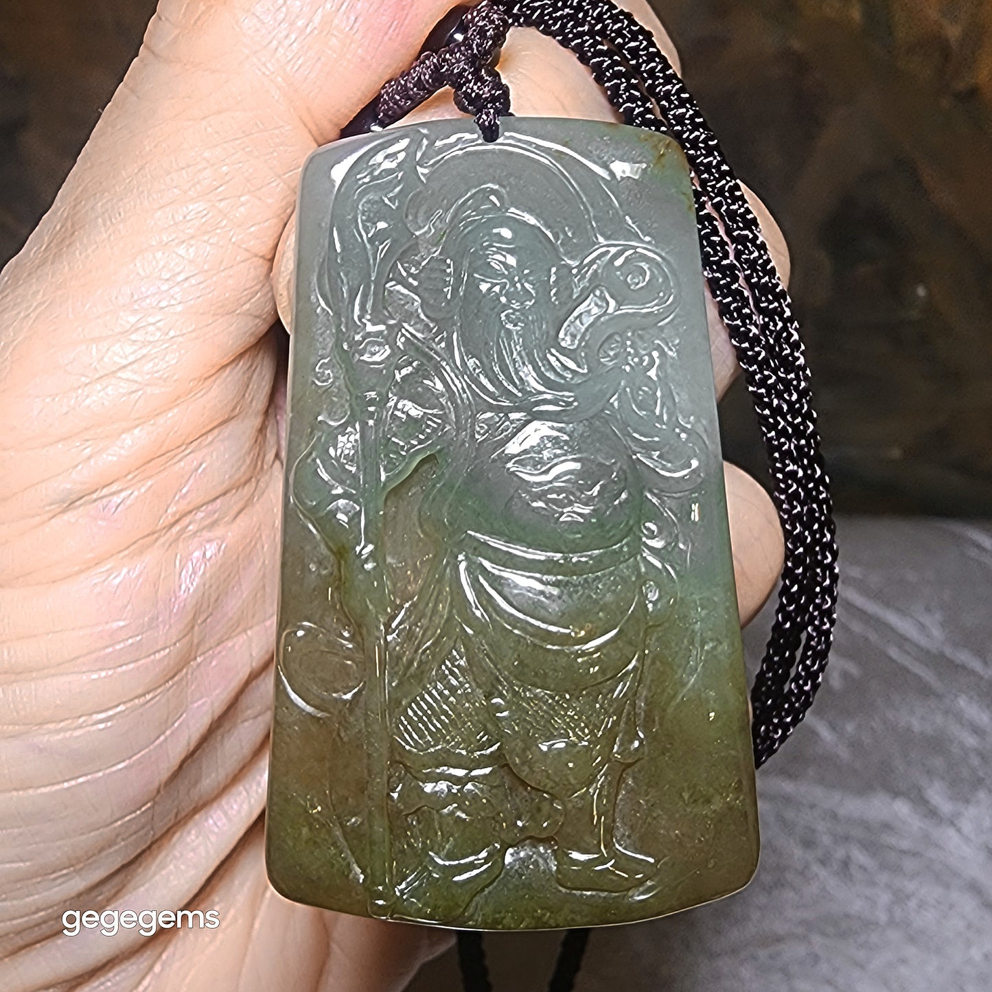 Premium Type A Yellow Jadeite light green Guan Gong (Guan Yu) Jade pendant (with certificate) [Natual Crystal] 优质翡翠黄翡A货淡绿关公吊坠(带证书)