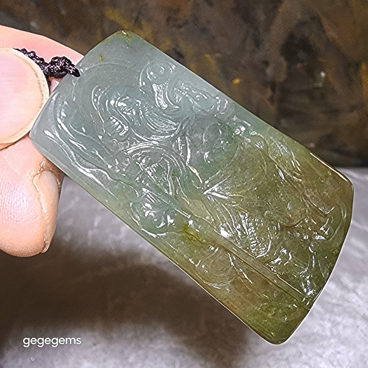 Premium Type A Yellow Jadeite light green Guan Gong (Guan Yu) Jade pendant (with certificate) [Natual Crystal] 优质翡翠黄翡A货淡绿关公吊坠(带证书)