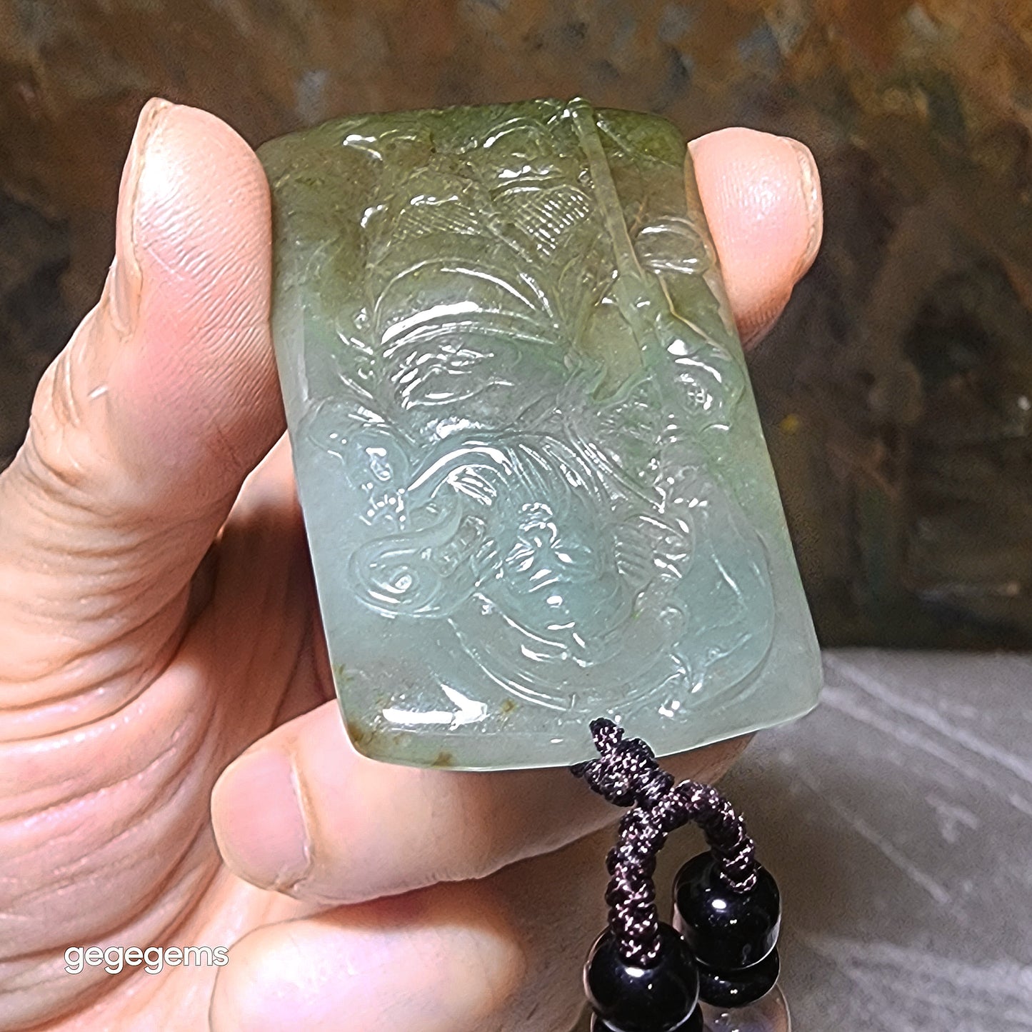 Premium Type A Yellow Jadeite light green Guan Gong (Guan Yu) Jade pendant (with certificate) [Natual Crystal] 优质翡翠黄翡A货淡绿关公吊坠(带证书)