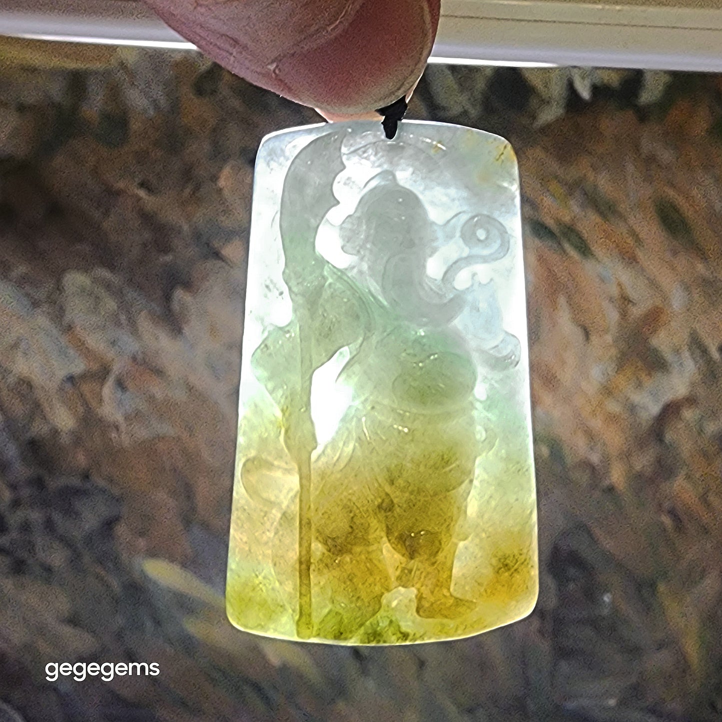 Premium Type A Yellow Jadeite light green Guan Gong (Guan Yu) Jade pendant (with certificate) [Natual Crystal] 优质翡翠黄翡A货淡绿关公吊坠(带证书)
