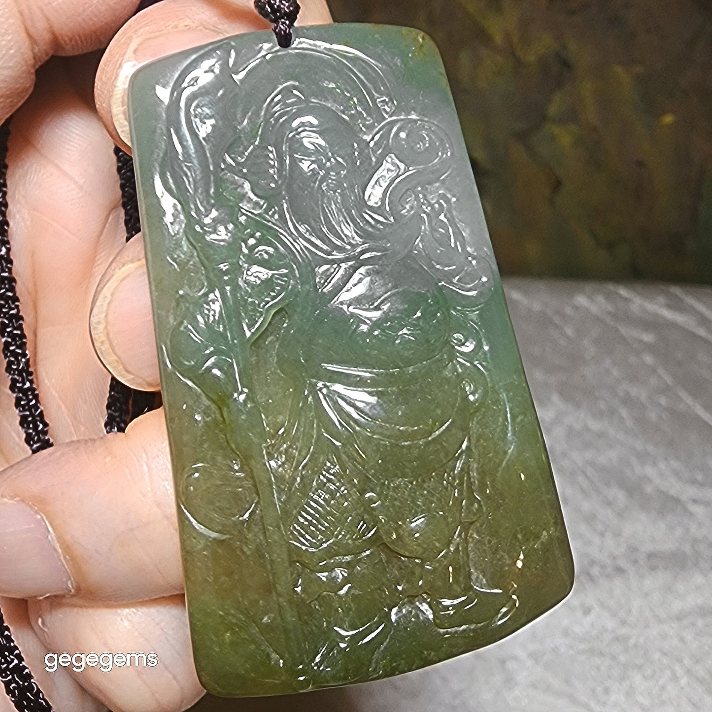 Premium Type A Yellow Jadeite light green Guan Gong (Guan Yu) Jade pendant (with certificate) [Natual Crystal] 优质翡翠黄翡A货淡绿关公吊坠(带证书)