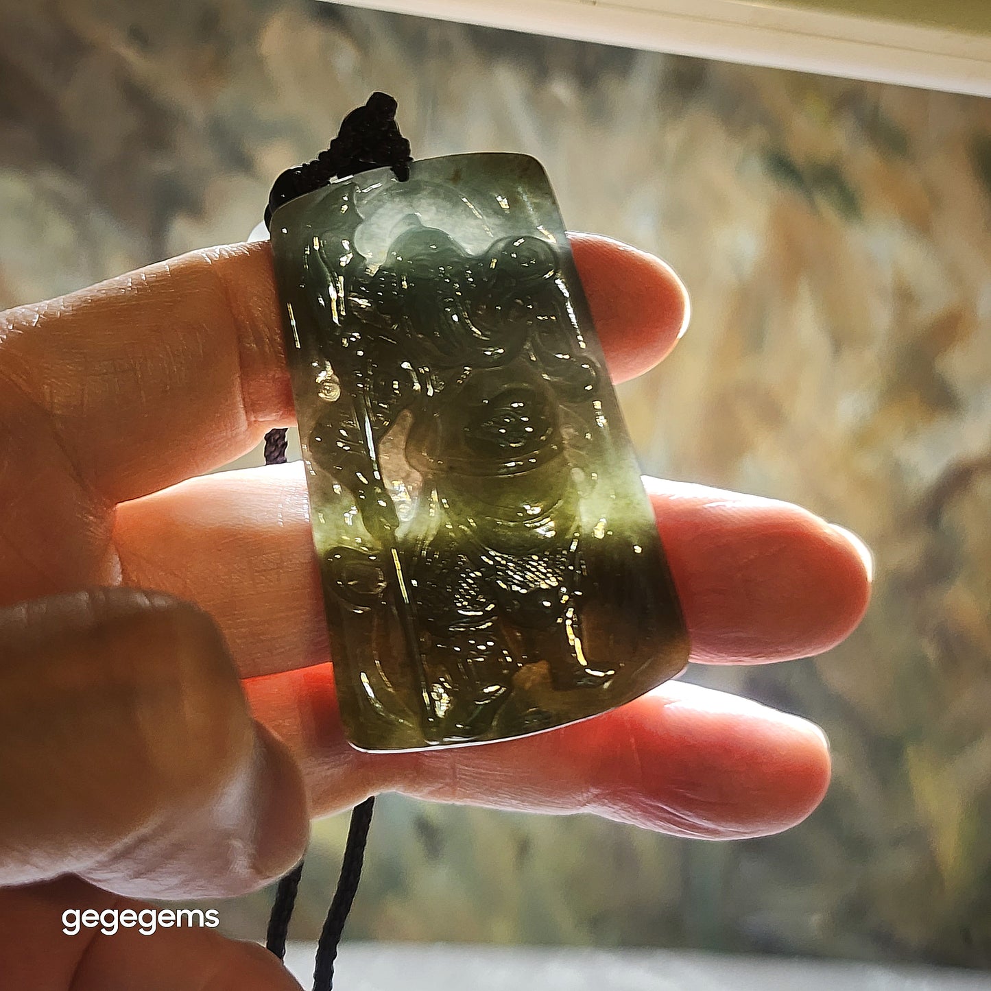 Premium Type A Yellow Jadeite light green Guan Gong (Guan Yu) Jade pendant (with certificate) [Natual Crystal] 优质翡翠黄翡A货淡绿关公吊坠(带证书)