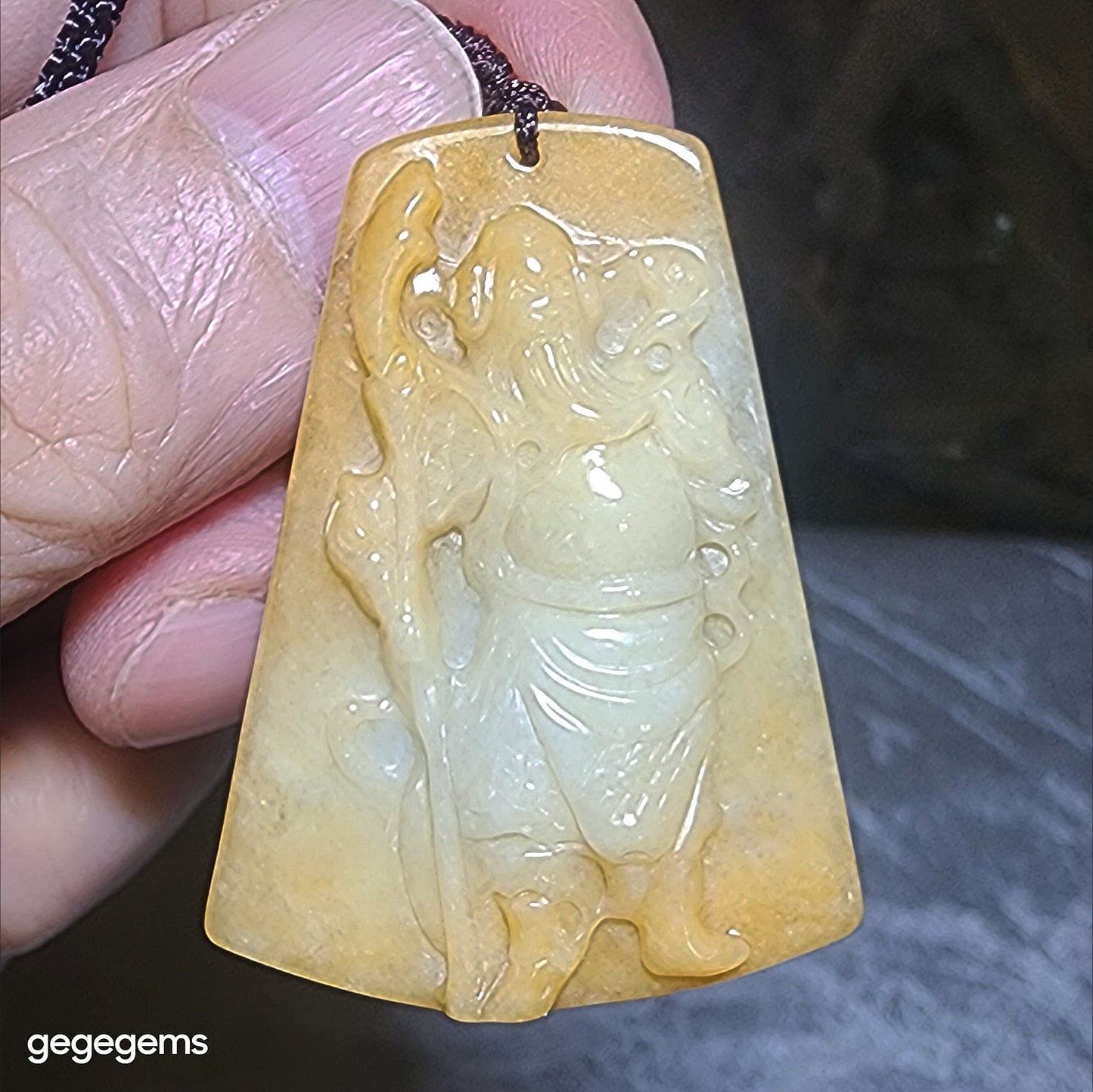 Gegegems premium Type A natural Yellow Jadeite Guan Gong (Guan Yu) Jade pendant (with certificate) [Natual Crystal] 精品翡翠A货天然黄翡关公吊坠(带证书)